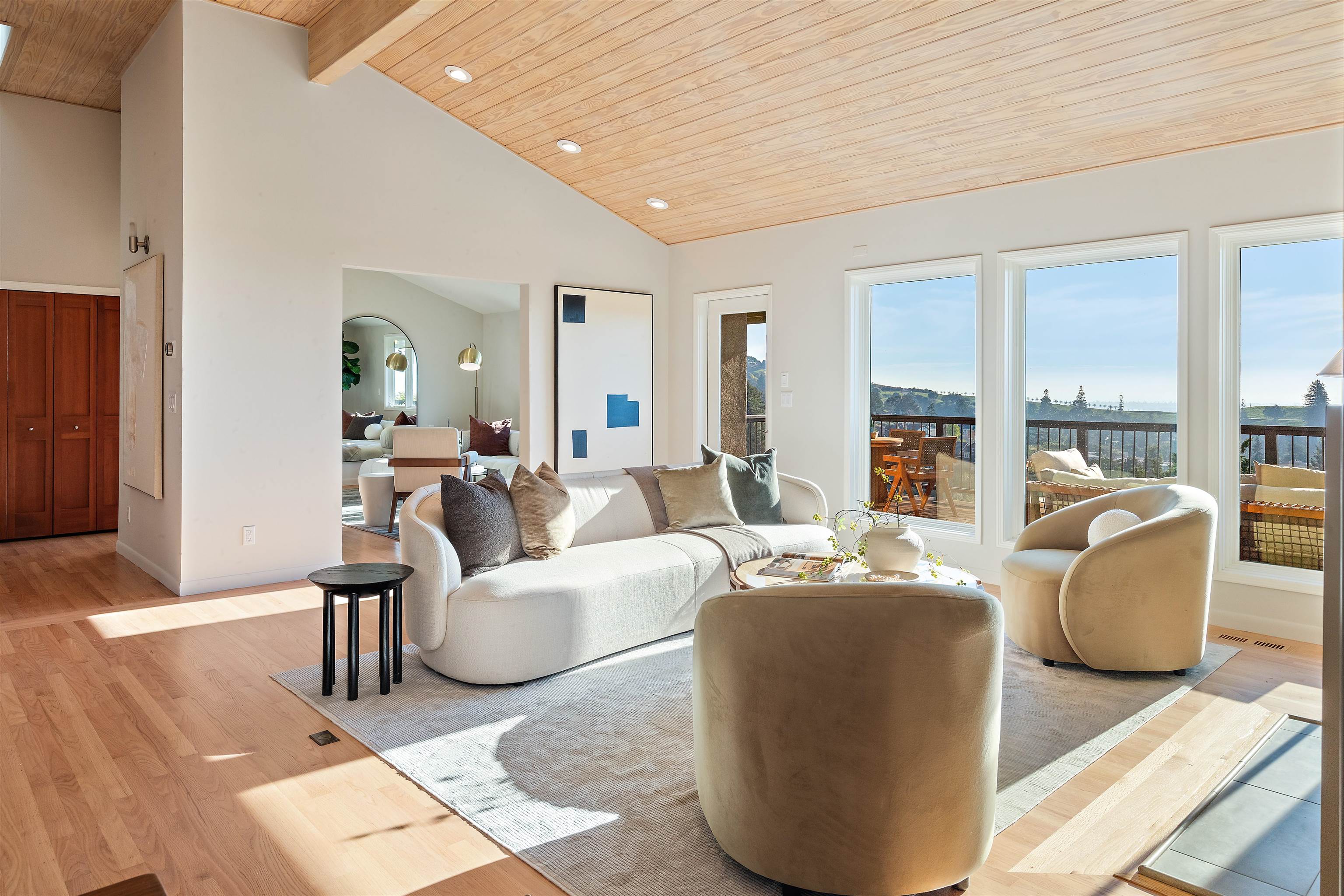 Detail Gallery Image 13 of 60 For 6189 Contra Costa Road, Oakland,  CA 94618 - 5 Beds | 4/1 Baths