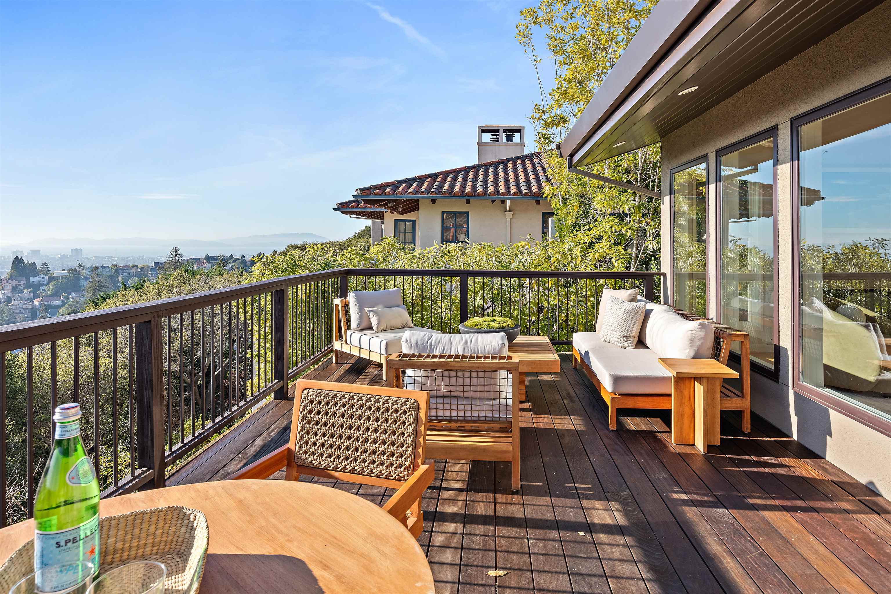 Detail Gallery Image 23 of 60 For 6189 Contra Costa Road, Oakland,  CA 94618 - 5 Beds | 4/1 Baths