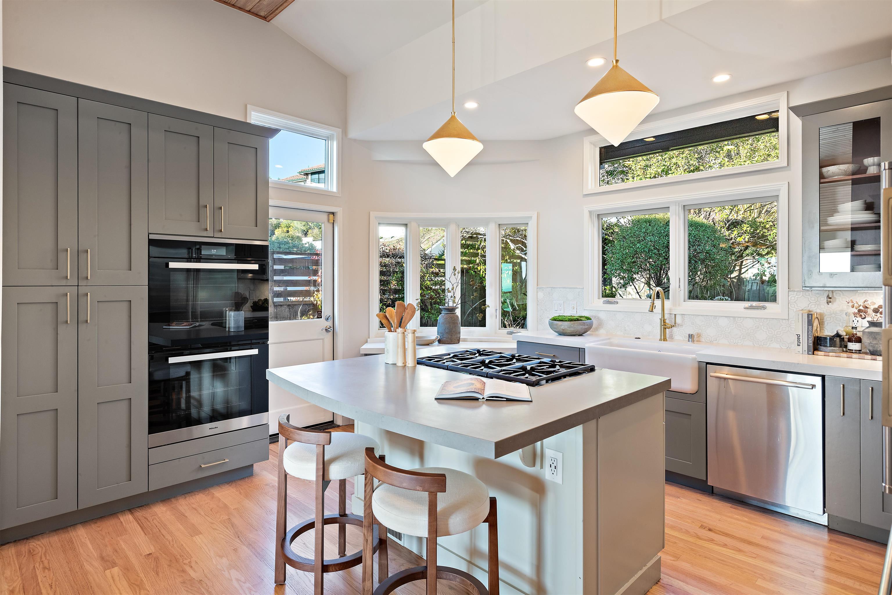 Detail Gallery Image 25 of 60 For 6189 Contra Costa Road, Oakland,  CA 94618 - 5 Beds | 4/1 Baths