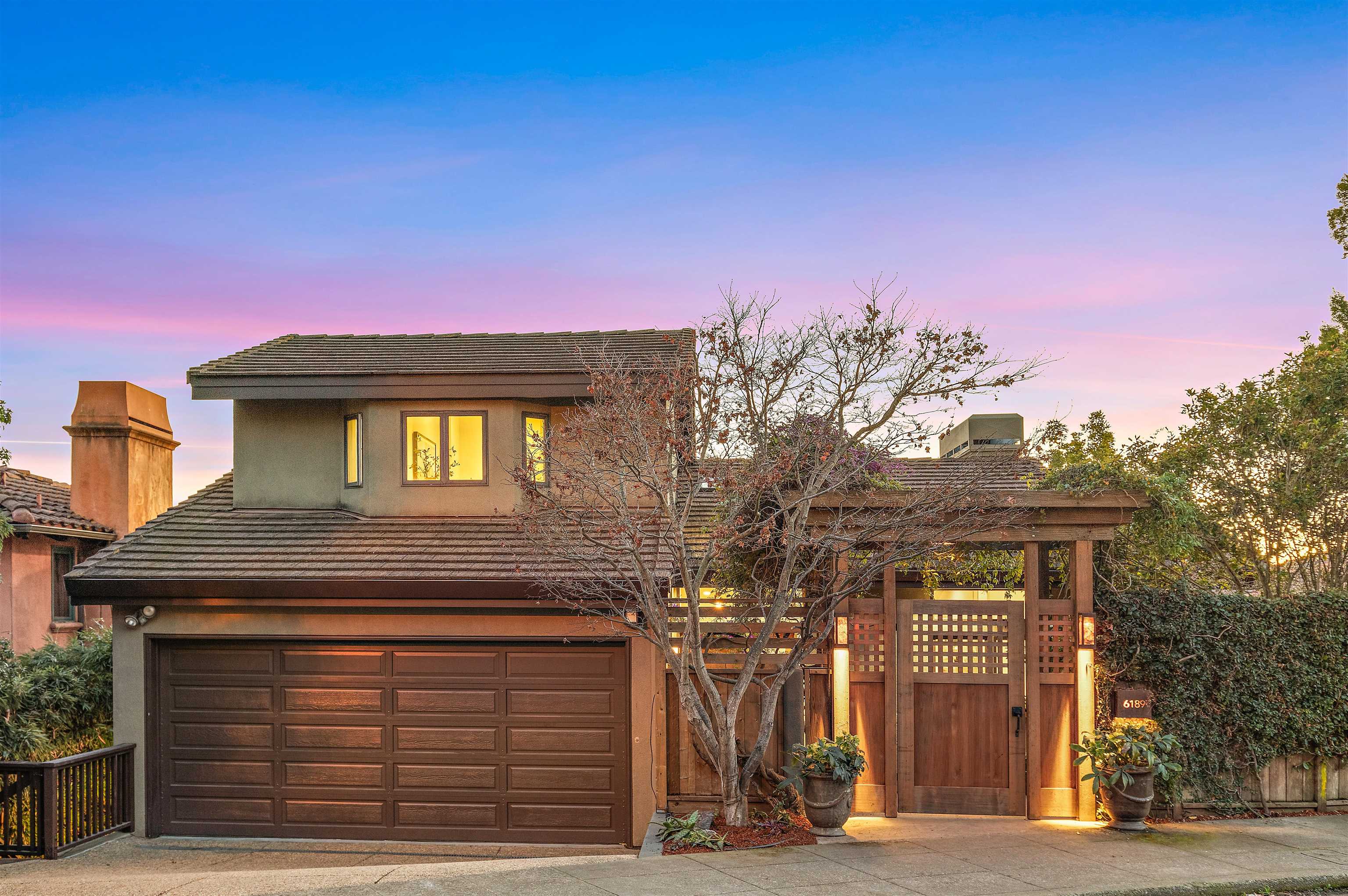 Detail Gallery Image 4 of 60 For 6189 Contra Costa Road, Oakland,  CA 94618 - 5 Beds | 4/1 Baths