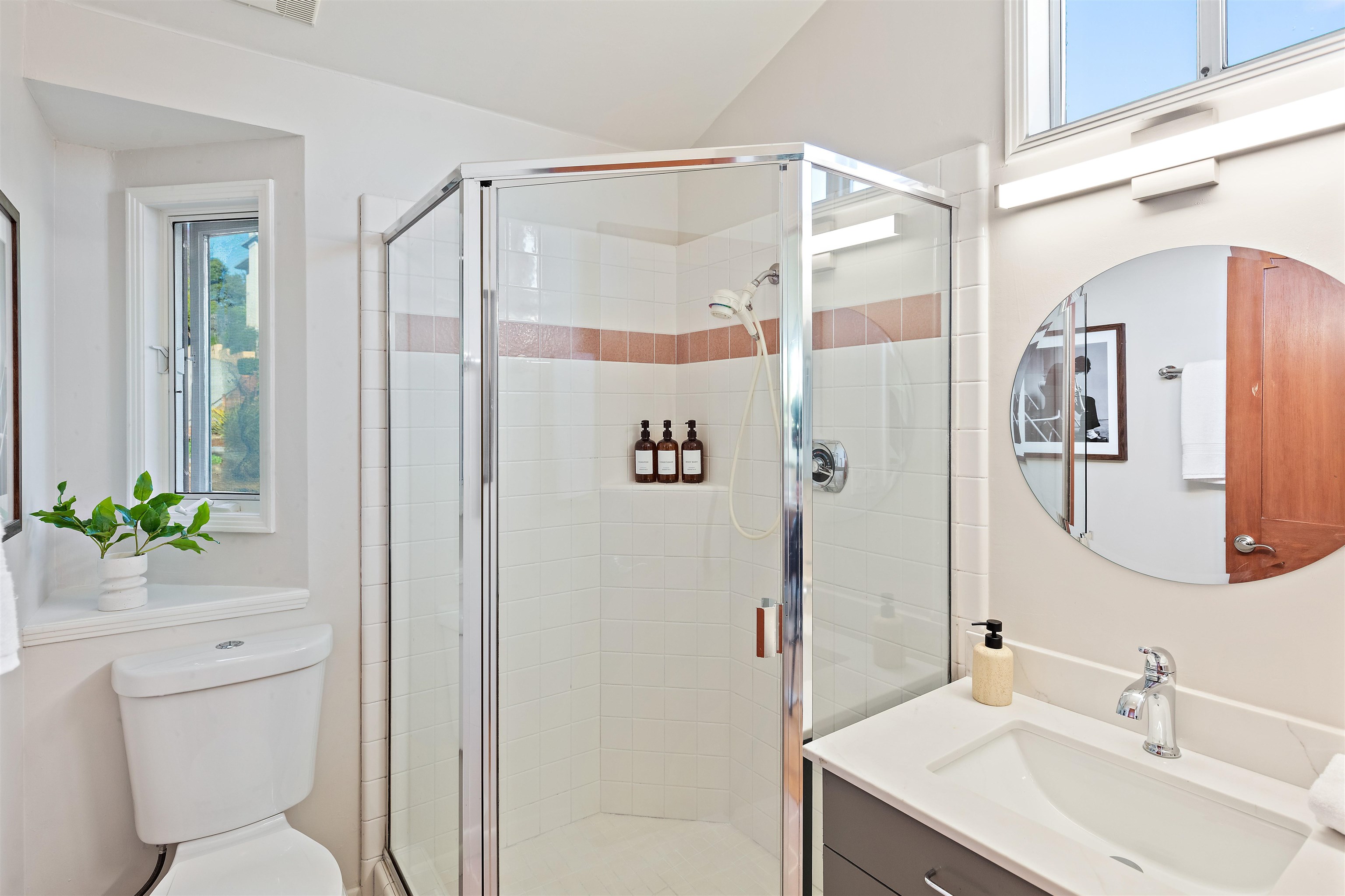 Detail Gallery Image 35 of 60 For 6189 Contra Costa Road, Oakland,  CA 94618 - 5 Beds | 4/1 Baths