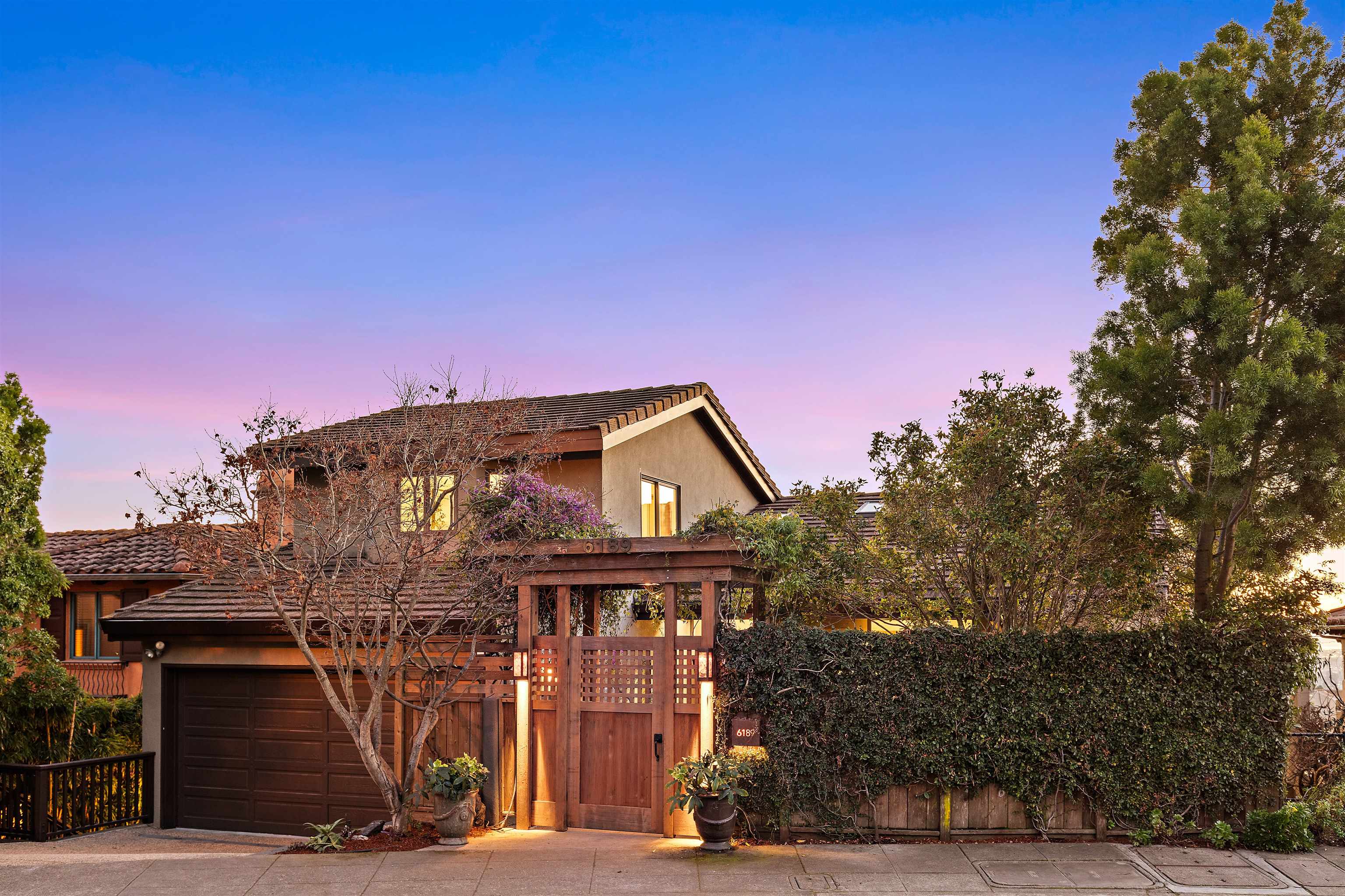 Detail Gallery Image 6 of 60 For 6189 Contra Costa Road, Oakland,  CA 94618 - 5 Beds | 4/1 Baths