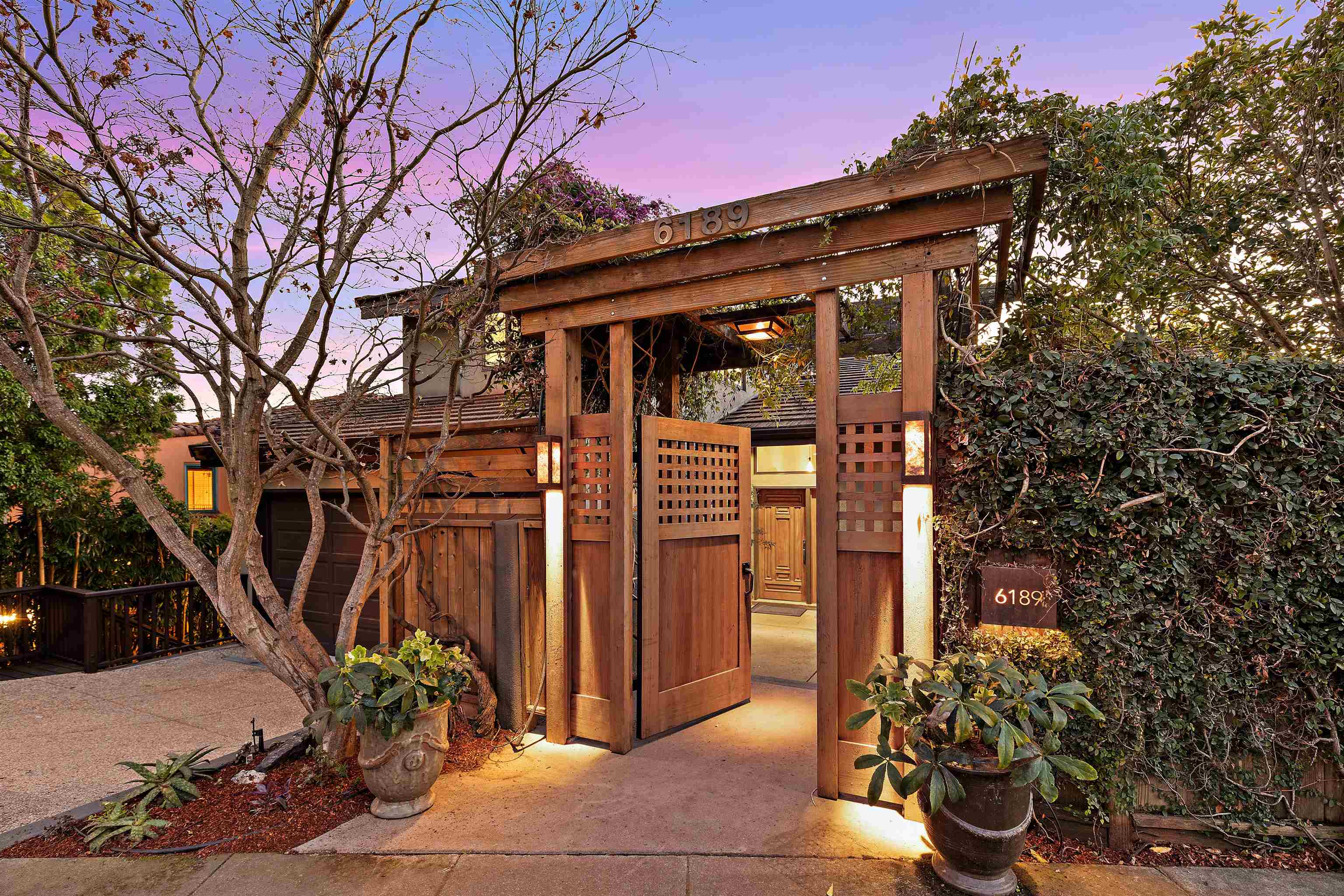 Detail Gallery Image 7 of 60 For 6189 Contra Costa Road, Oakland,  CA 94618 - 5 Beds | 4/1 Baths