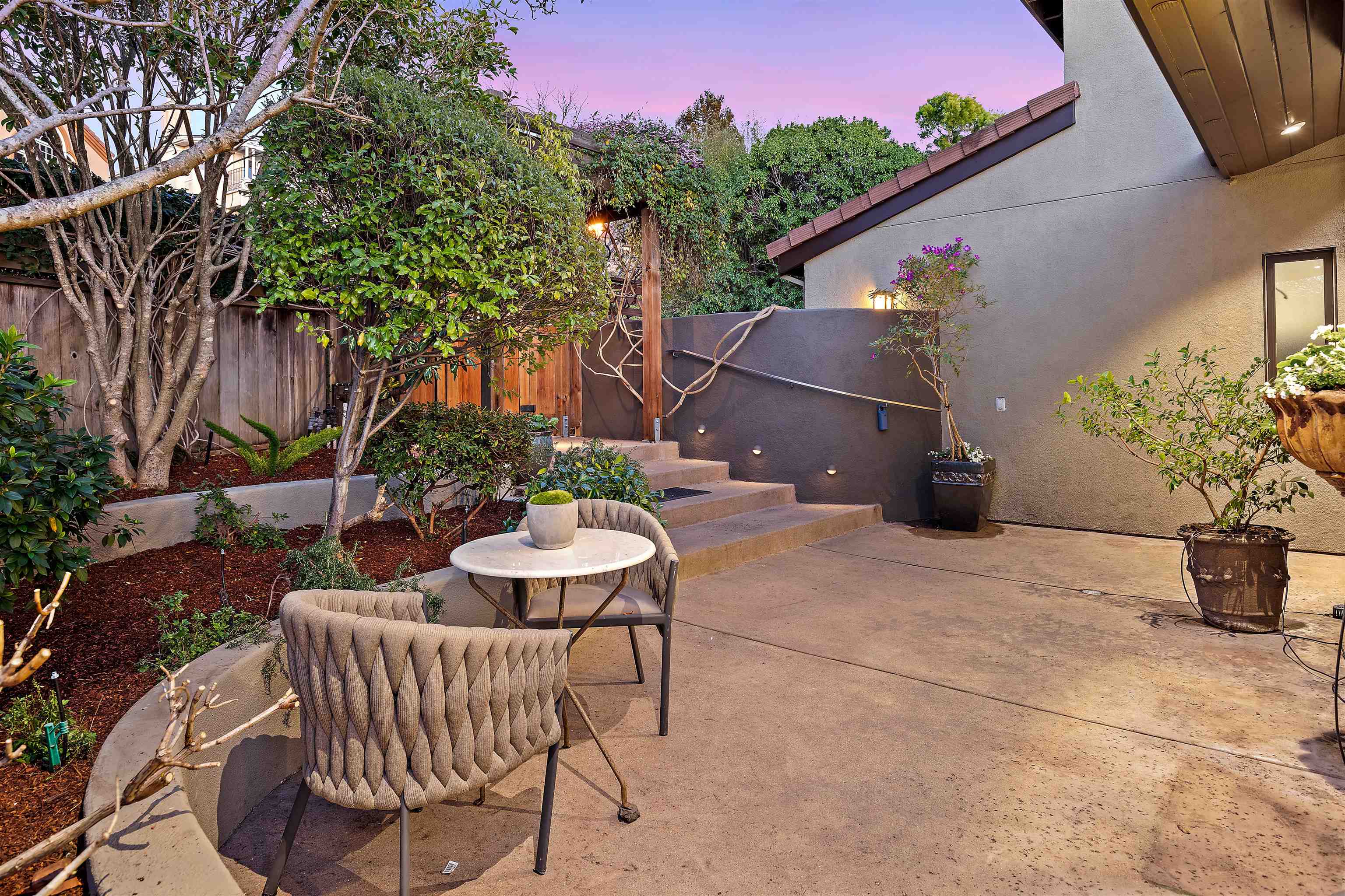 Detail Gallery Image 8 of 60 For 6189 Contra Costa Road, Oakland,  CA 94618 - 5 Beds | 4/1 Baths