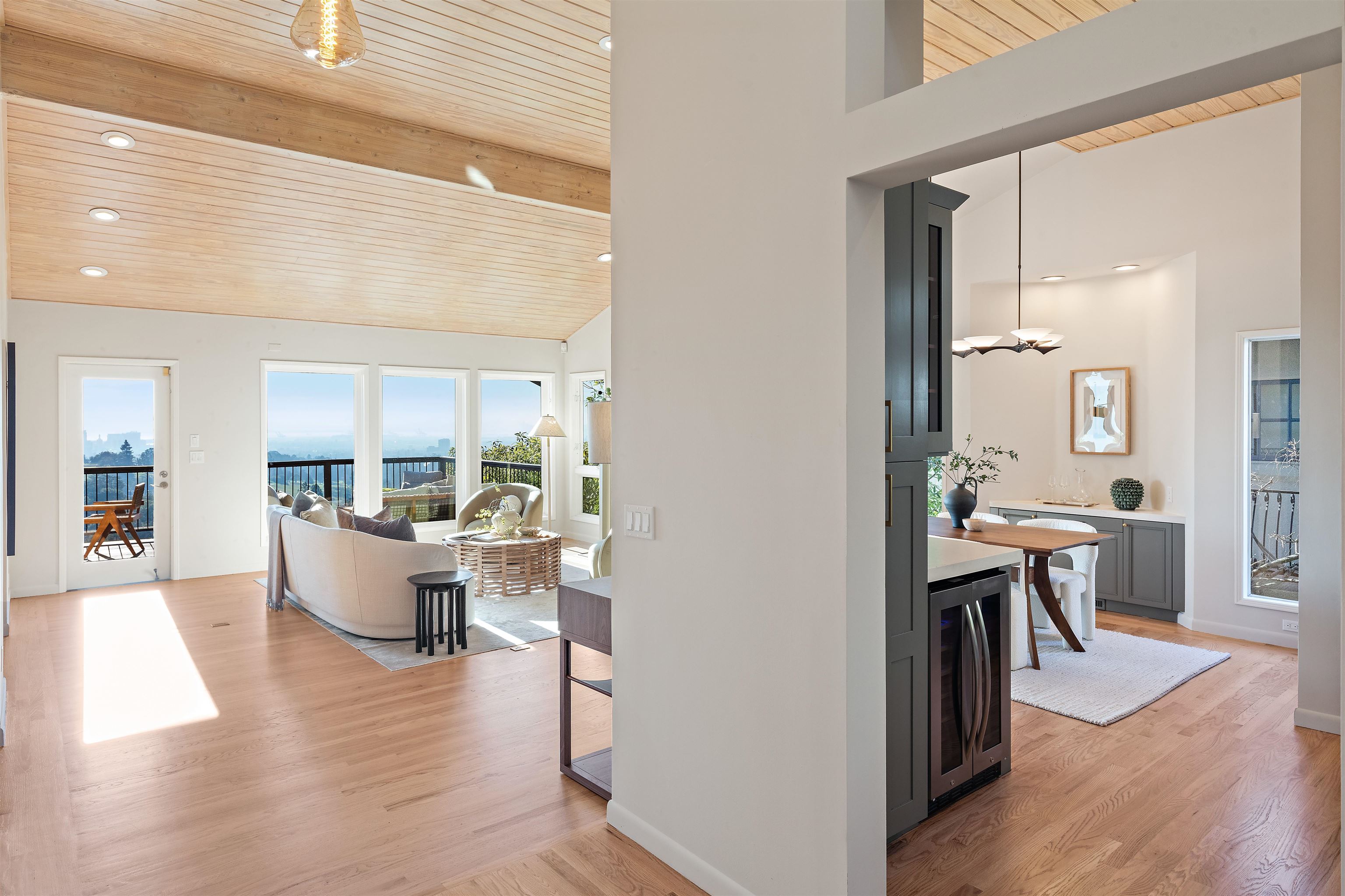 Detail Gallery Image 10 of 60 For 6189 Contra Costa Road, Oakland,  CA 94618 - 5 Beds | 4/1 Baths