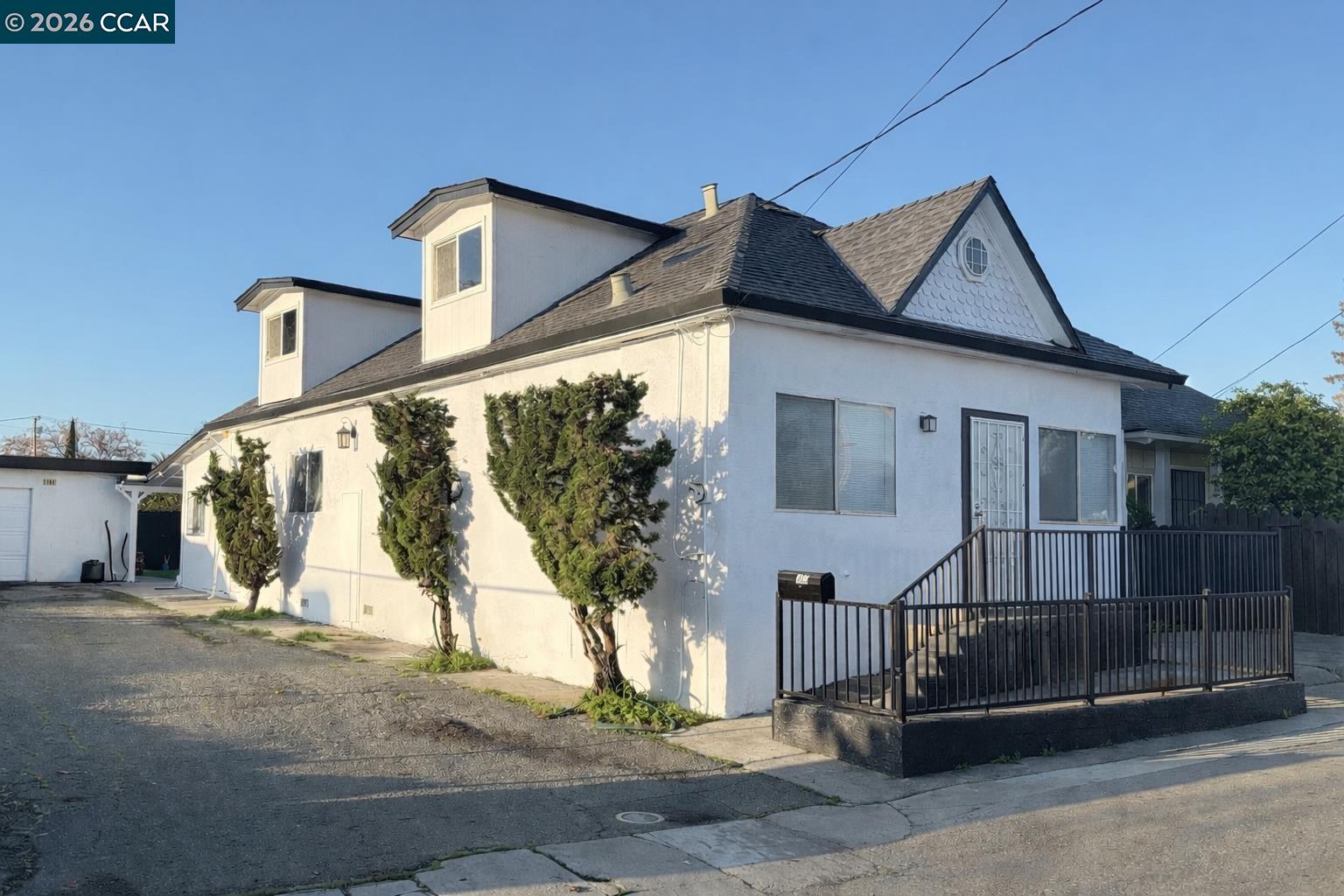 Front Image Thumbnail for CC41121956