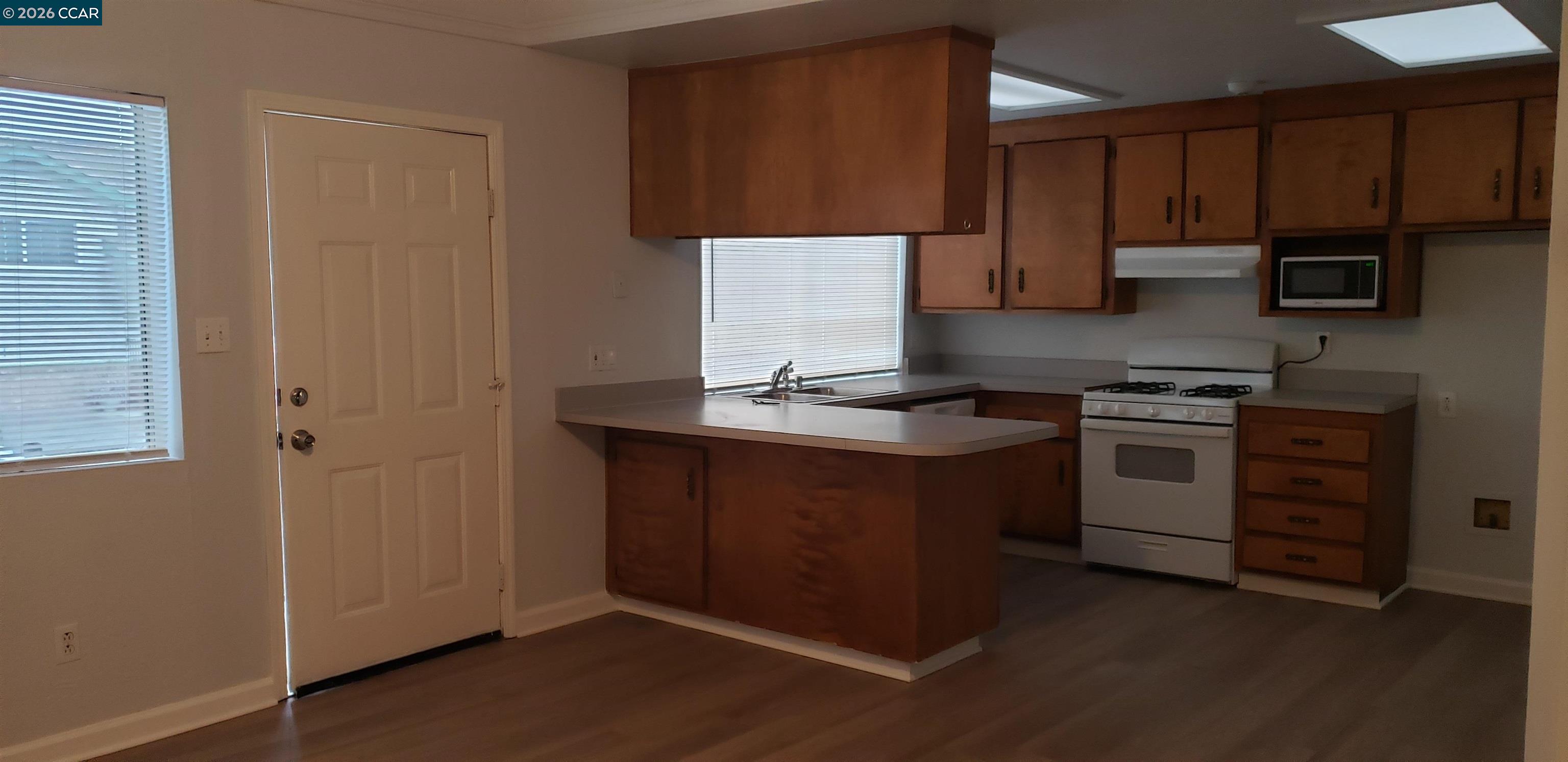 Detail Gallery Image 2 of 9 For 158 E 15th St, Pittsburg,  CA 94565 - – Beds | – Baths