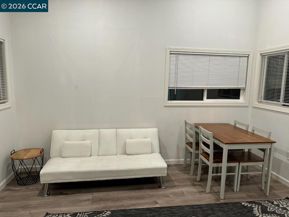 Detail Gallery Image 12 of 13 For Adu,  Oakland,  CA 94605-1835 - 1 Beds | 1 Baths