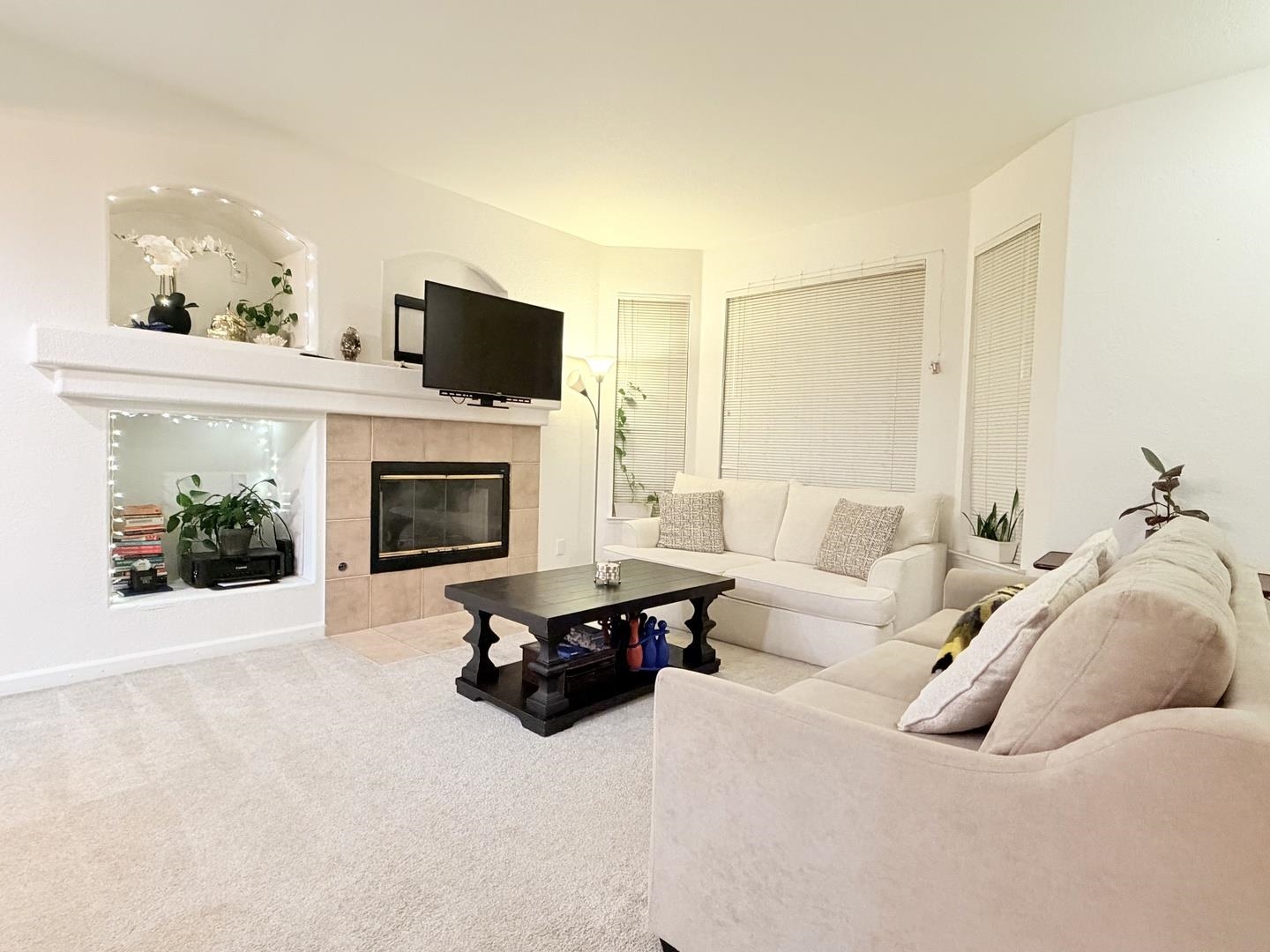 Detail Gallery Image 3 of 23 For 2054 Ajay Dr, Roseville,  CA 95678 - 3 Beds | 2 Baths