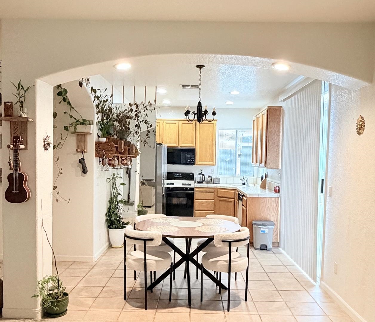 Detail Gallery Image 8 of 23 For 2054 Ajay Dr, Roseville,  CA 95678 - 3 Beds | 2 Baths