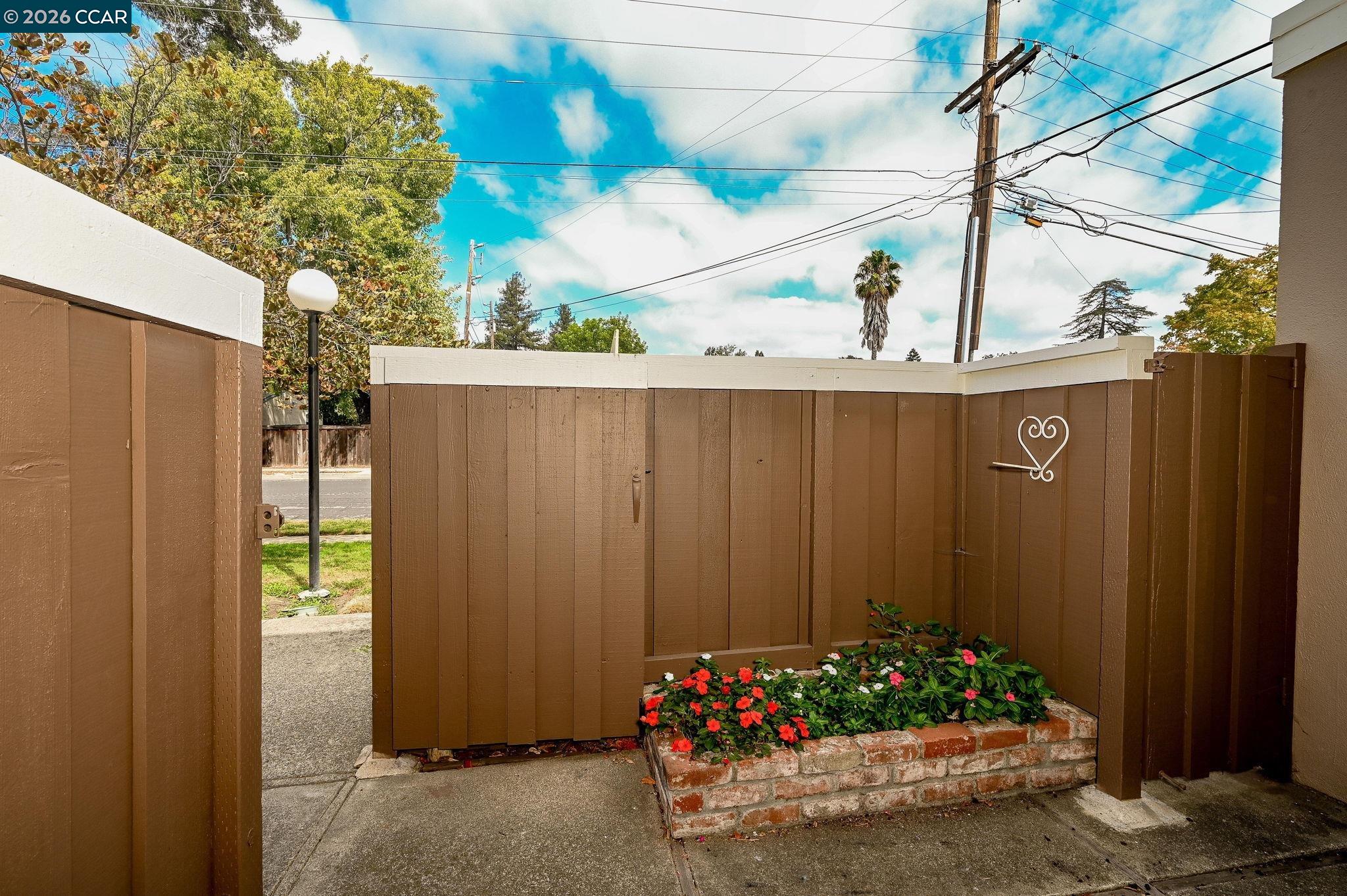 Photo #1: 41121975 Listing: Photo #1