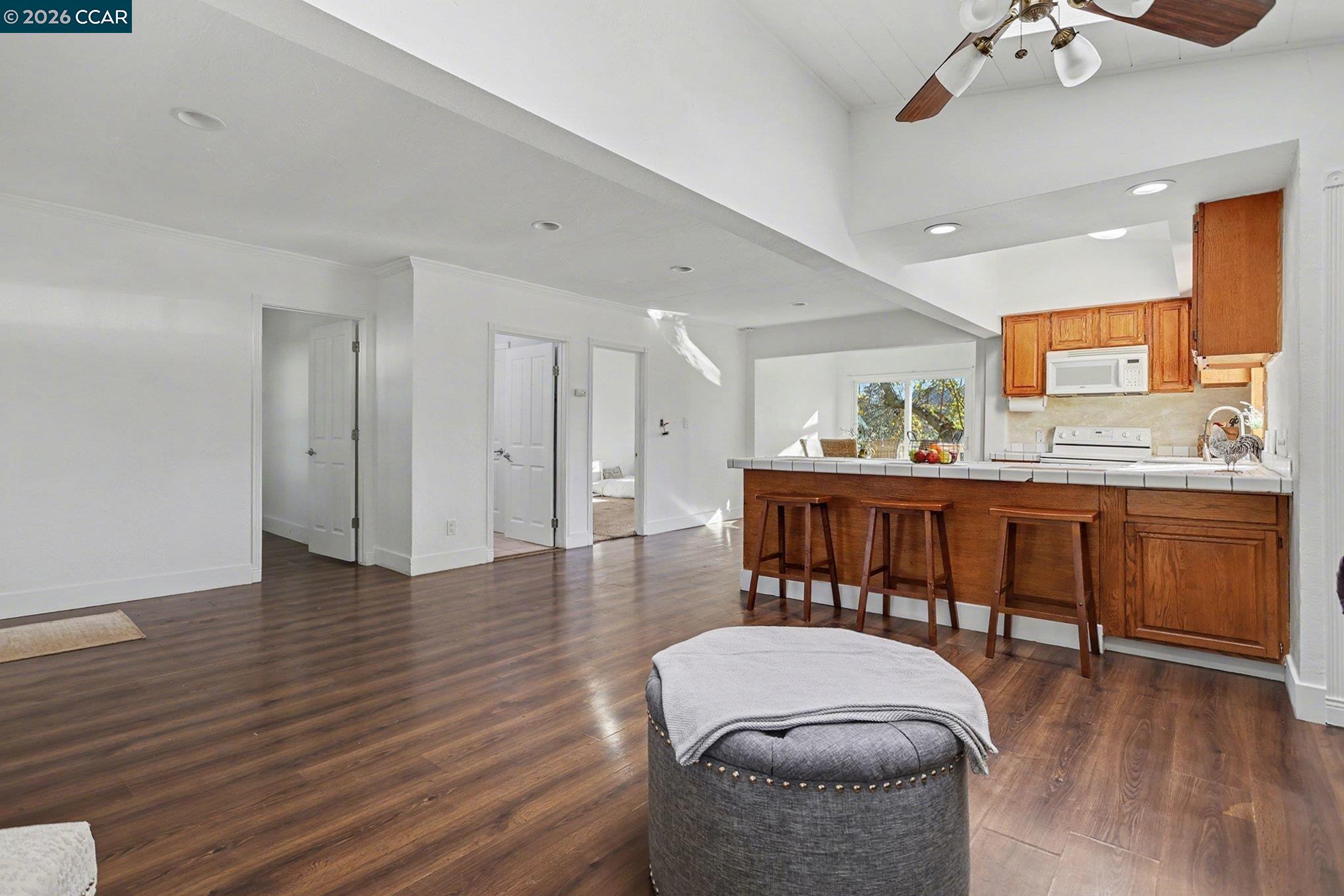 Detail Gallery Image 4 of 16 For 2900 Leslie Ave, Martinez,  CA 94553 - 2 Beds | 1 Baths