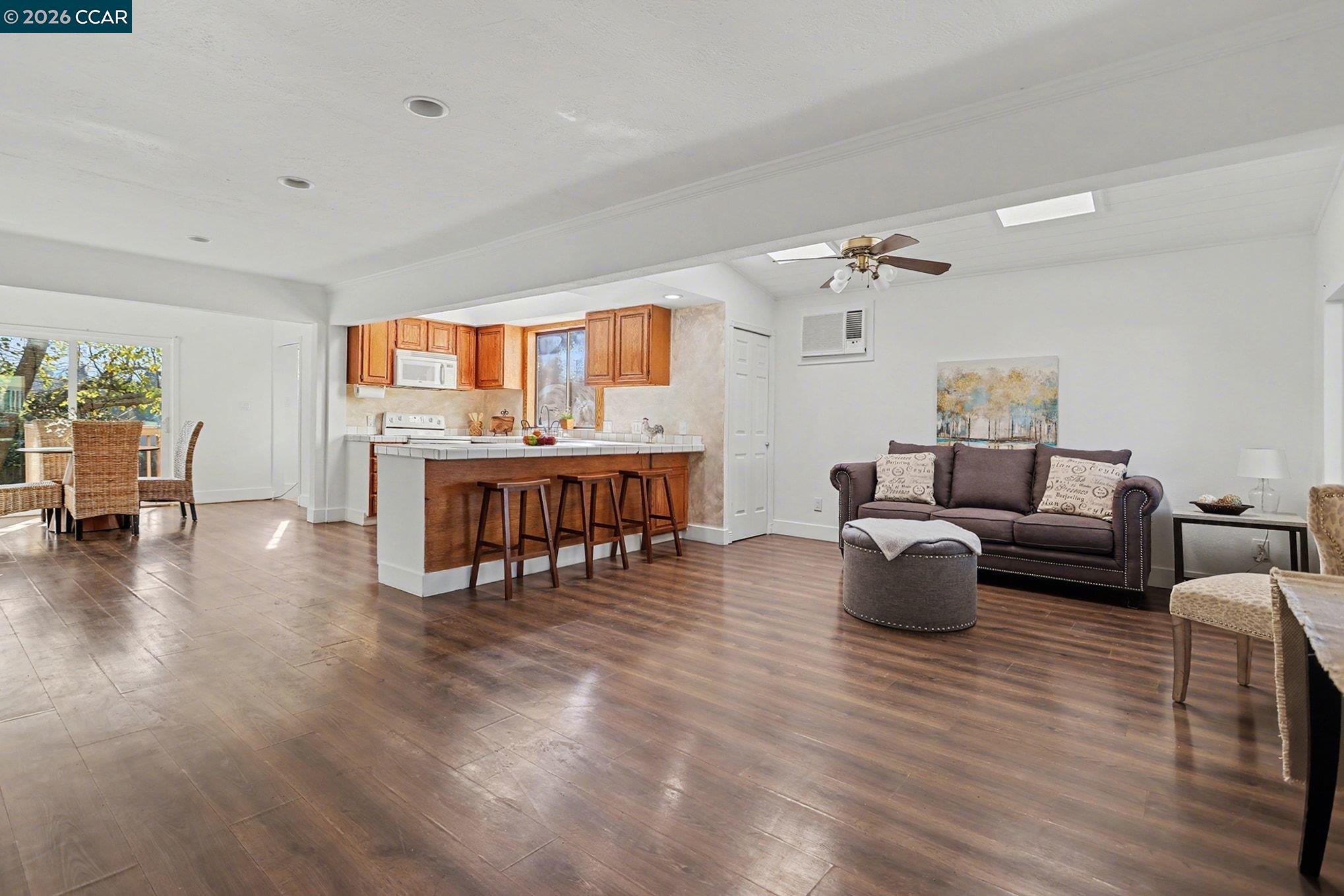 Detail Gallery Image 5 of 16 For 2900 Leslie Ave, Martinez,  CA 94553 - 2 Beds | 1 Baths