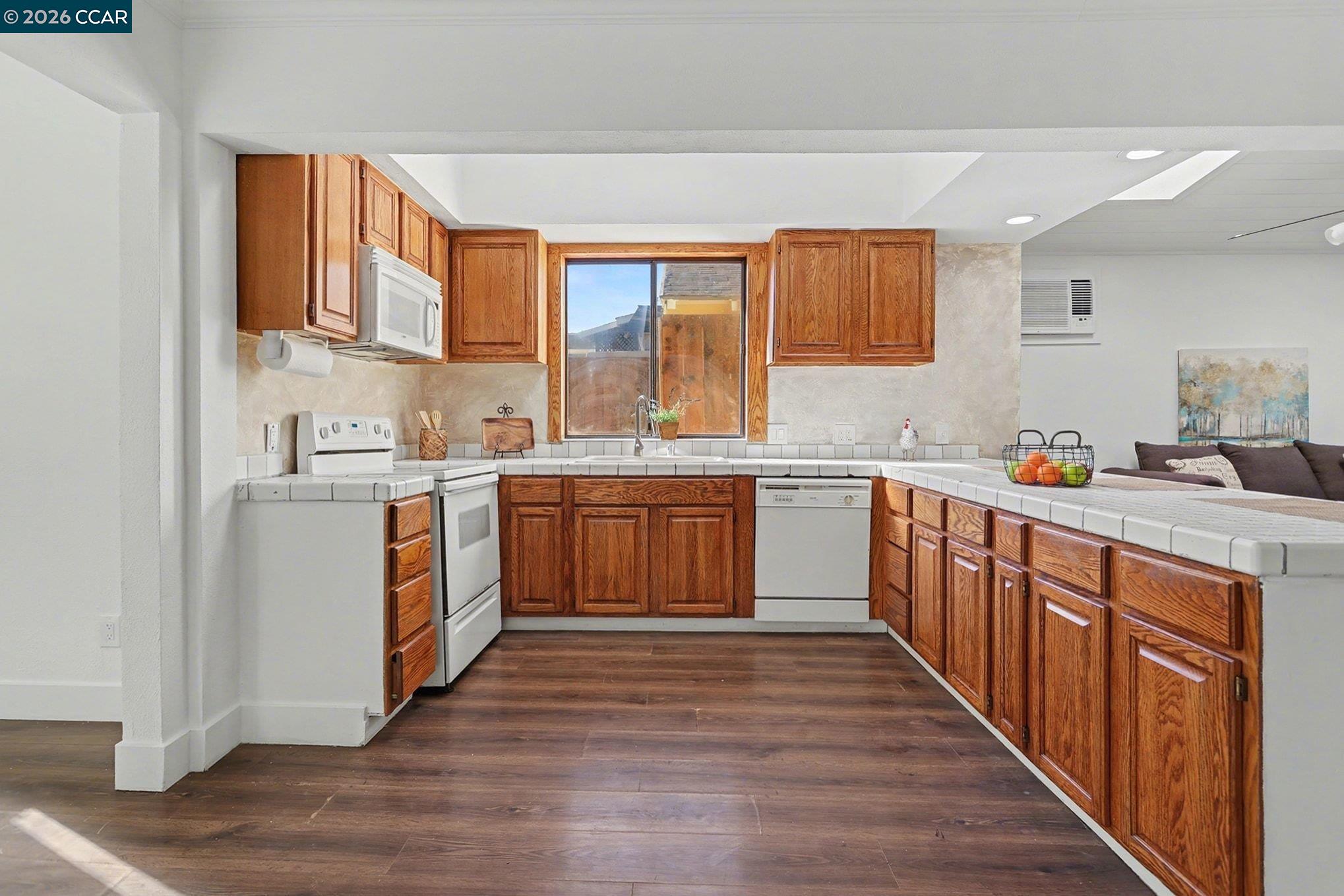 Detail Gallery Image 8 of 16 For 2900 Leslie Ave, Martinez,  CA 94553 - 2 Beds | 1 Baths