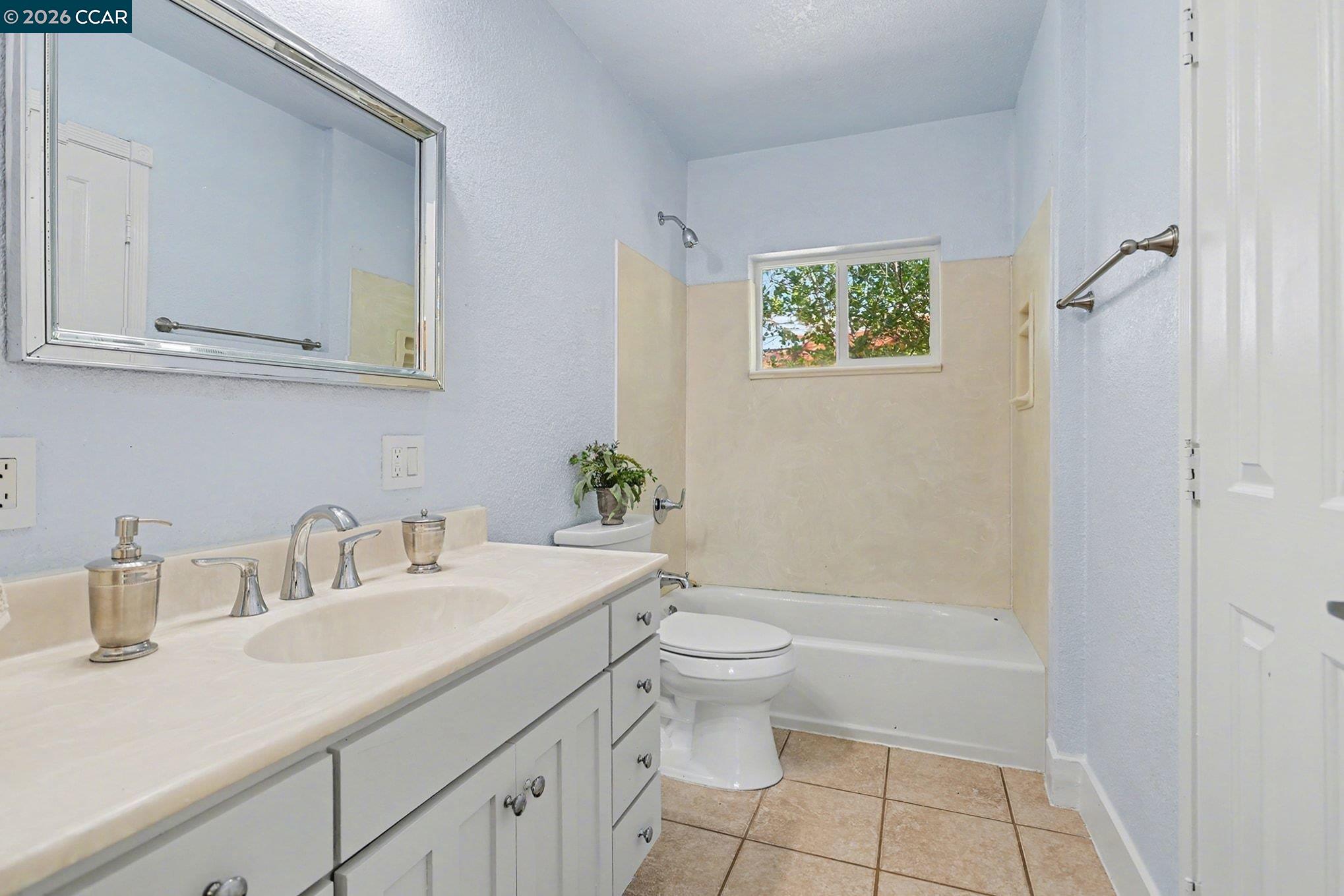 Detail Gallery Image 10 of 16 For 2900 Leslie Ave, Martinez,  CA 94553 - 2 Beds | 1 Baths