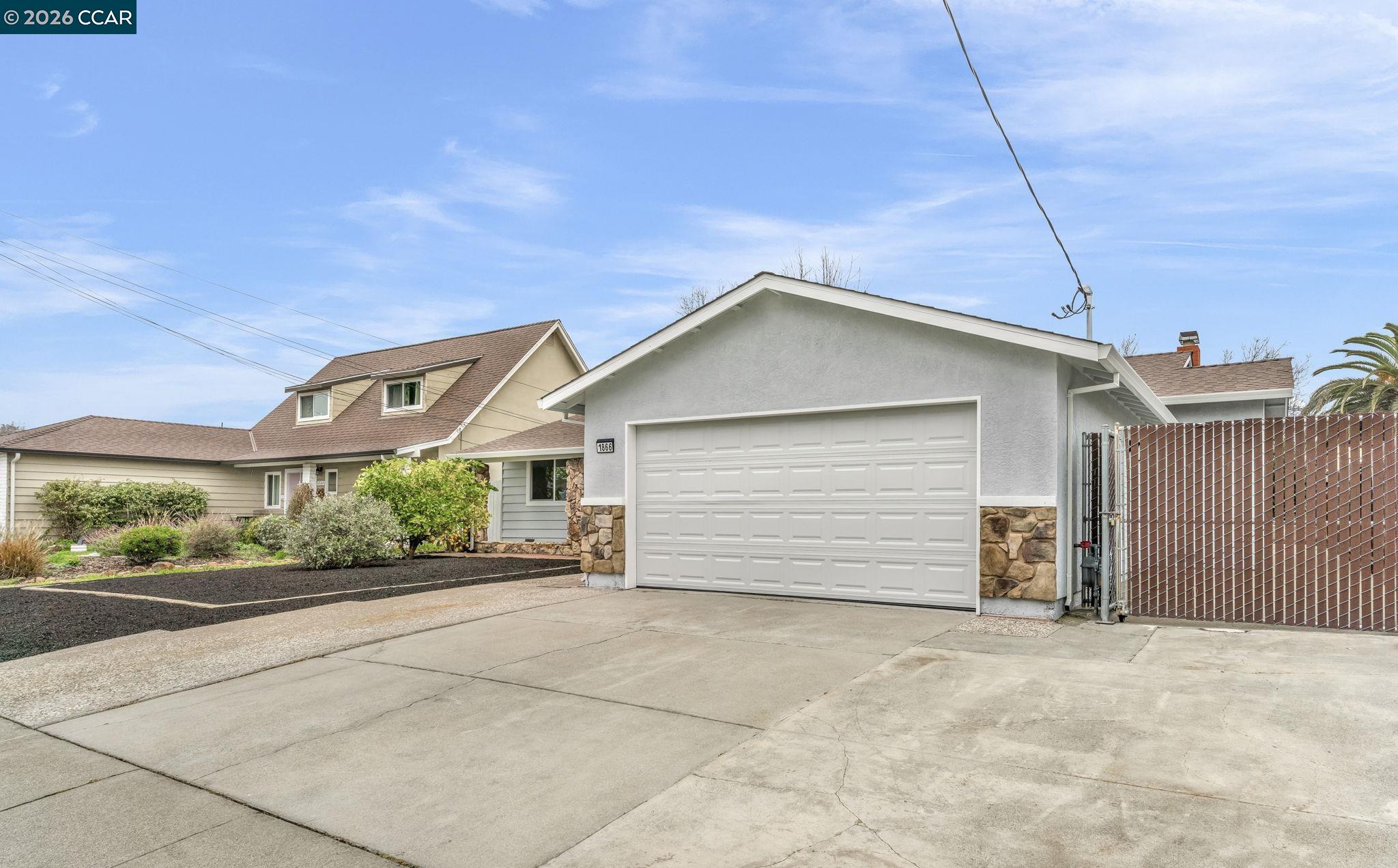 Detail Gallery Image 4 of 37 For 1866 Elkwood Dr, Concord,  CA 94519 - 3 Beds | 2 Baths