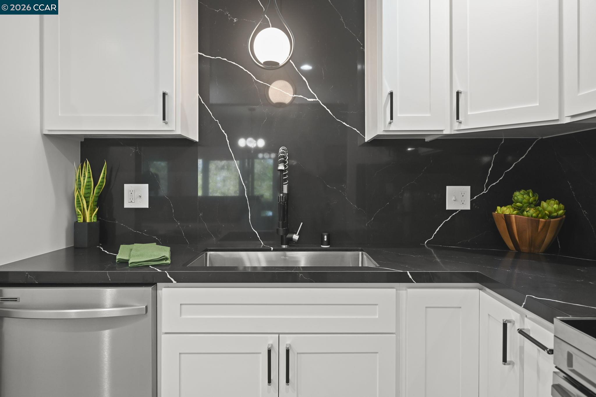 Photo #1: 41121985 Listing: Photo #1