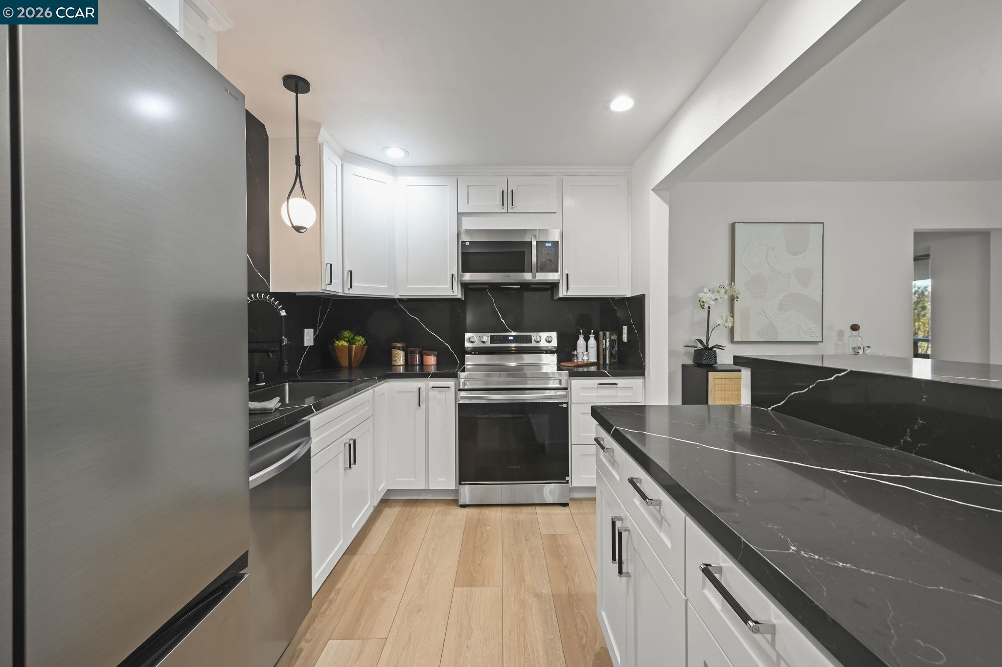 Photo #3: 41121985 Listing: Photo #3