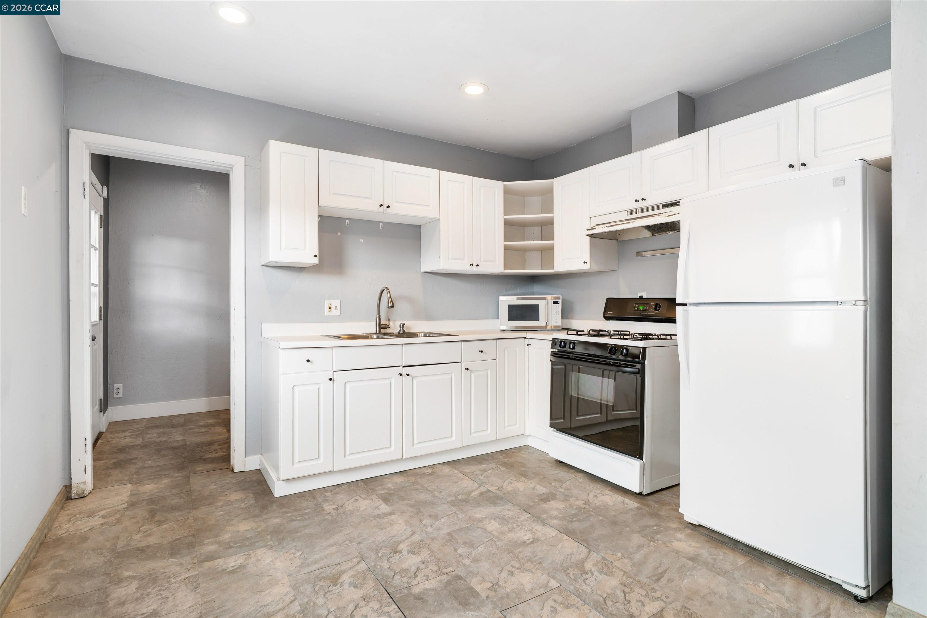 Detail Gallery Image 7 of 34 For 2831 Almond Street, Martinez,  CA 94553-5344 - 3 Beds | 2 Baths