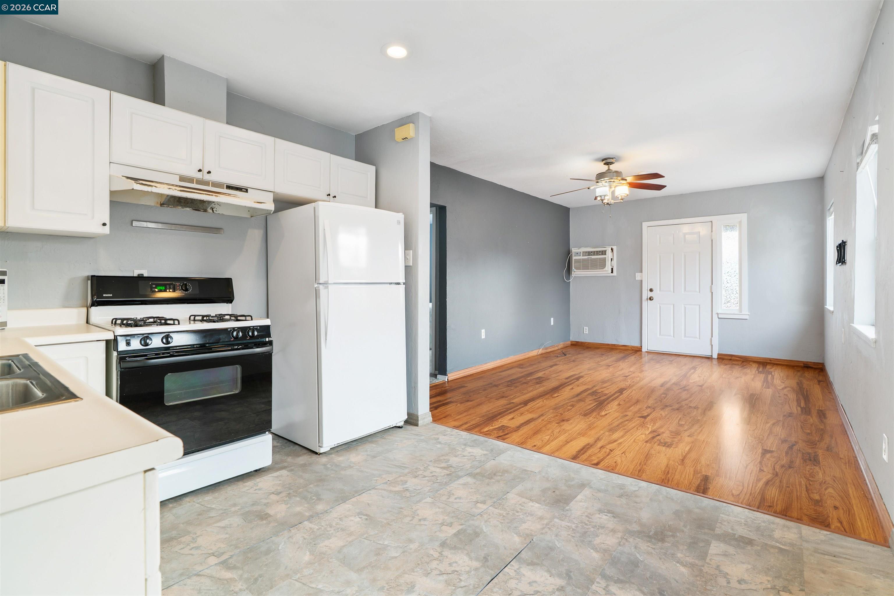 Detail Gallery Image 8 of 34 For 2831 Almond Street, Martinez,  CA 94553-5344 - 3 Beds | 2 Baths