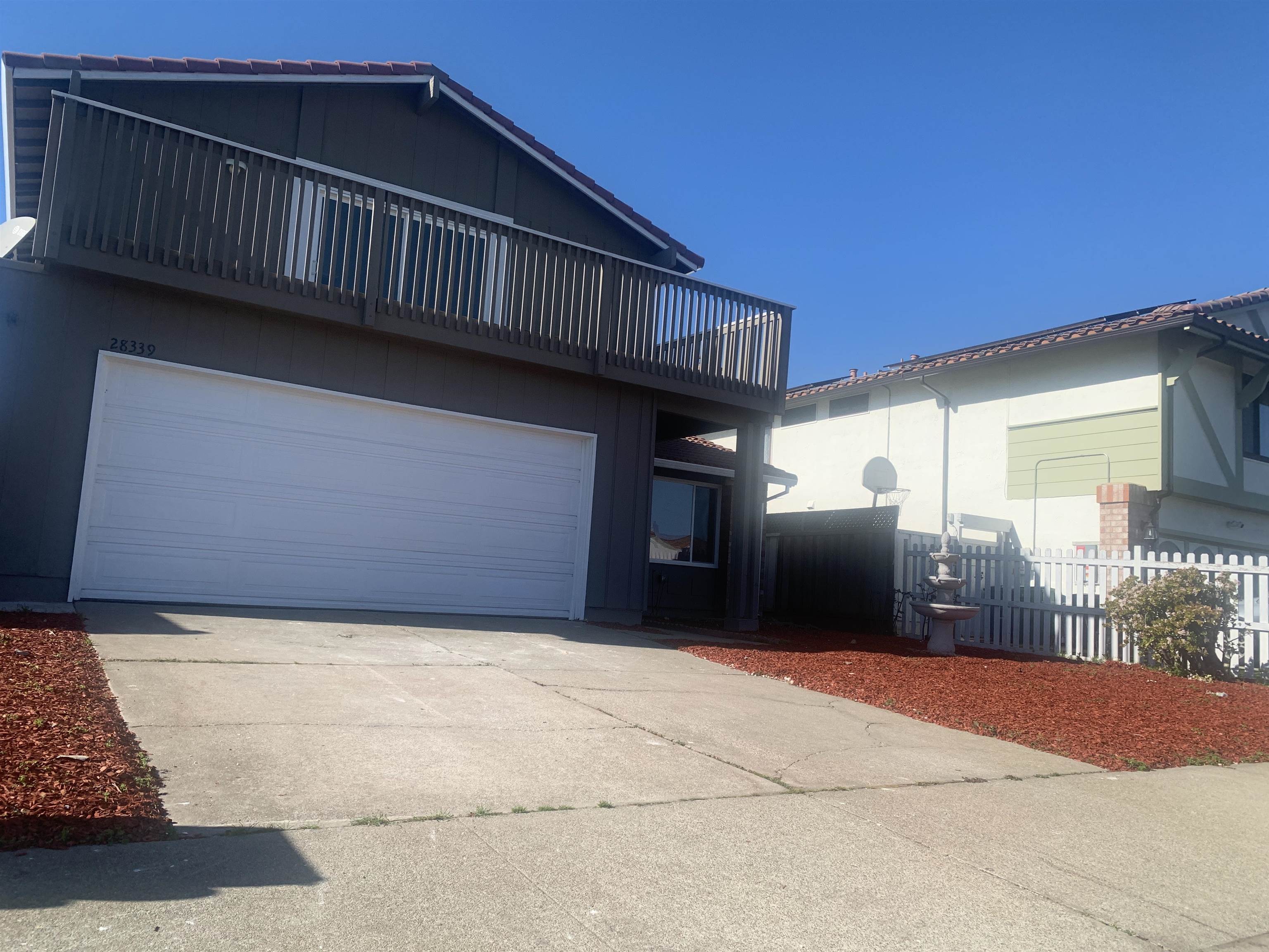 Detail Gallery Image 2 of 17 For 28339 Cabrini Dr, Hayward,  CA 94545 - 4 Beds | 2/1 Baths