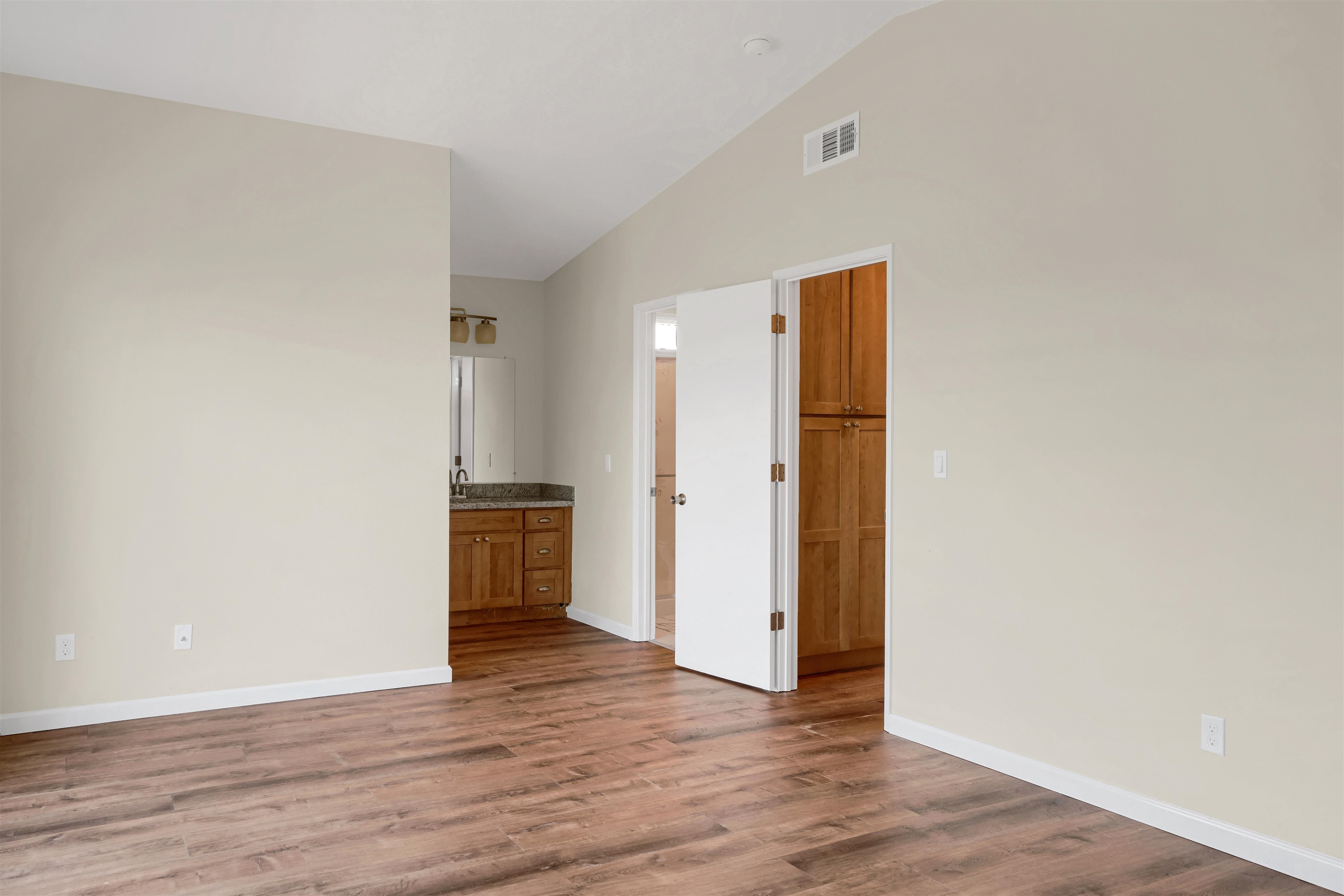 Detail Gallery Image 11 of 44 For 28339 Cabrini Dr, Hayward,  CA 94545 - 4 Beds | 2/1 Baths