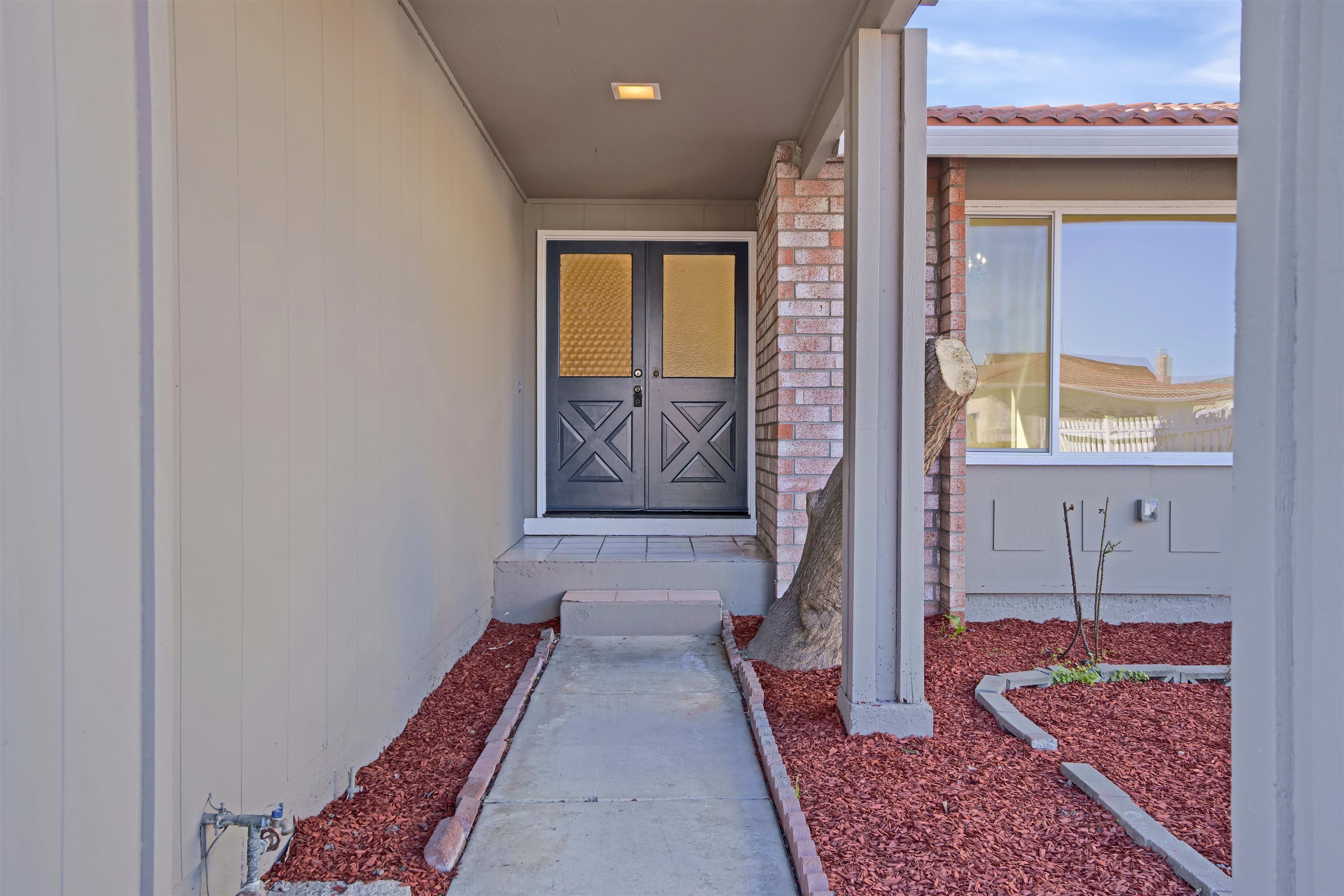 Detail Gallery Image 3 of 44 For 28339 Cabrini Dr, Hayward,  CA 94545 - 4 Beds | 2/1 Baths