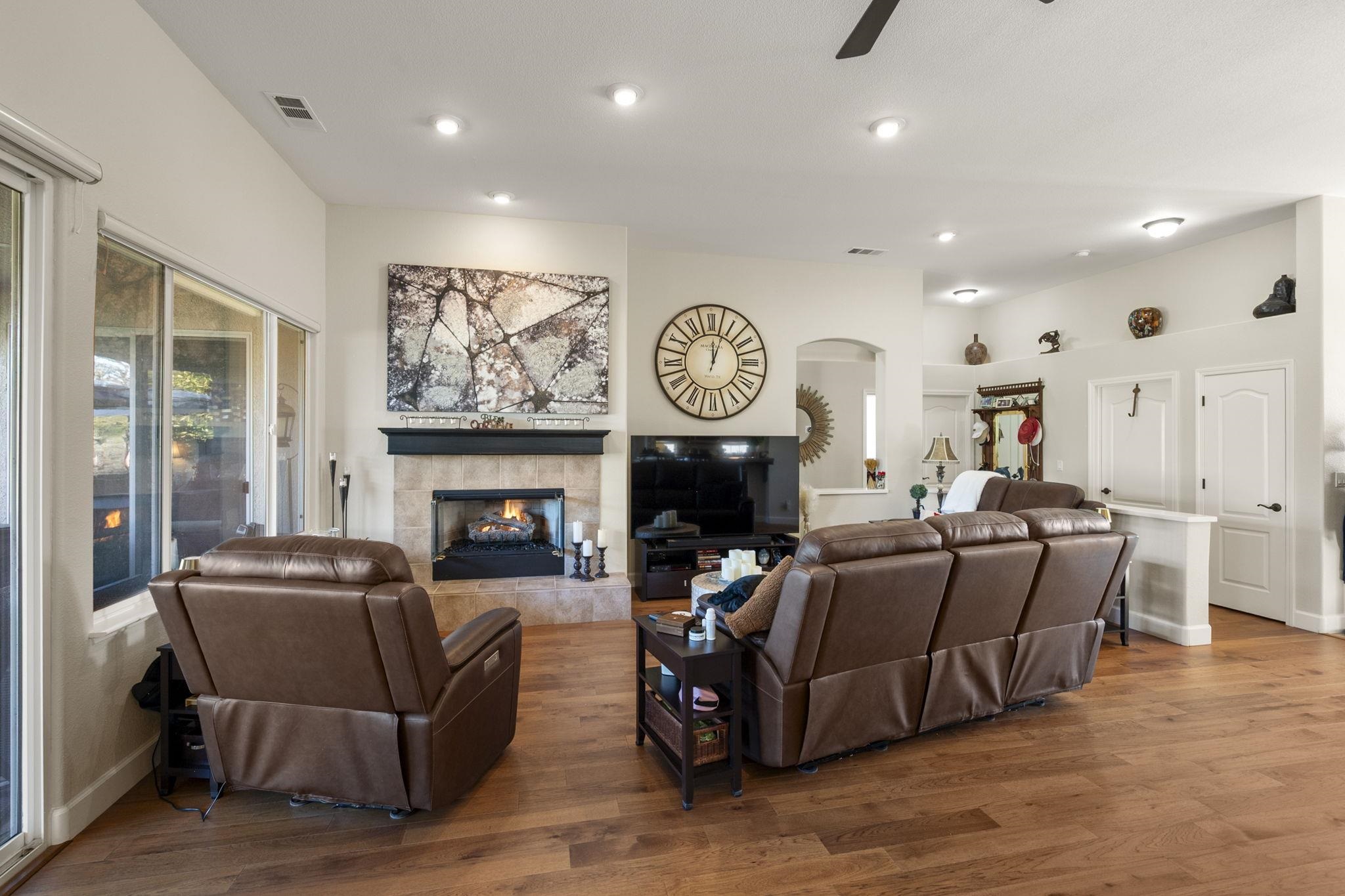 Detail Gallery Image 16 of 47 For 352 Mitchell Lake Ln, Copperopolis,  CA 95228 - 3 Beds | 2 Baths