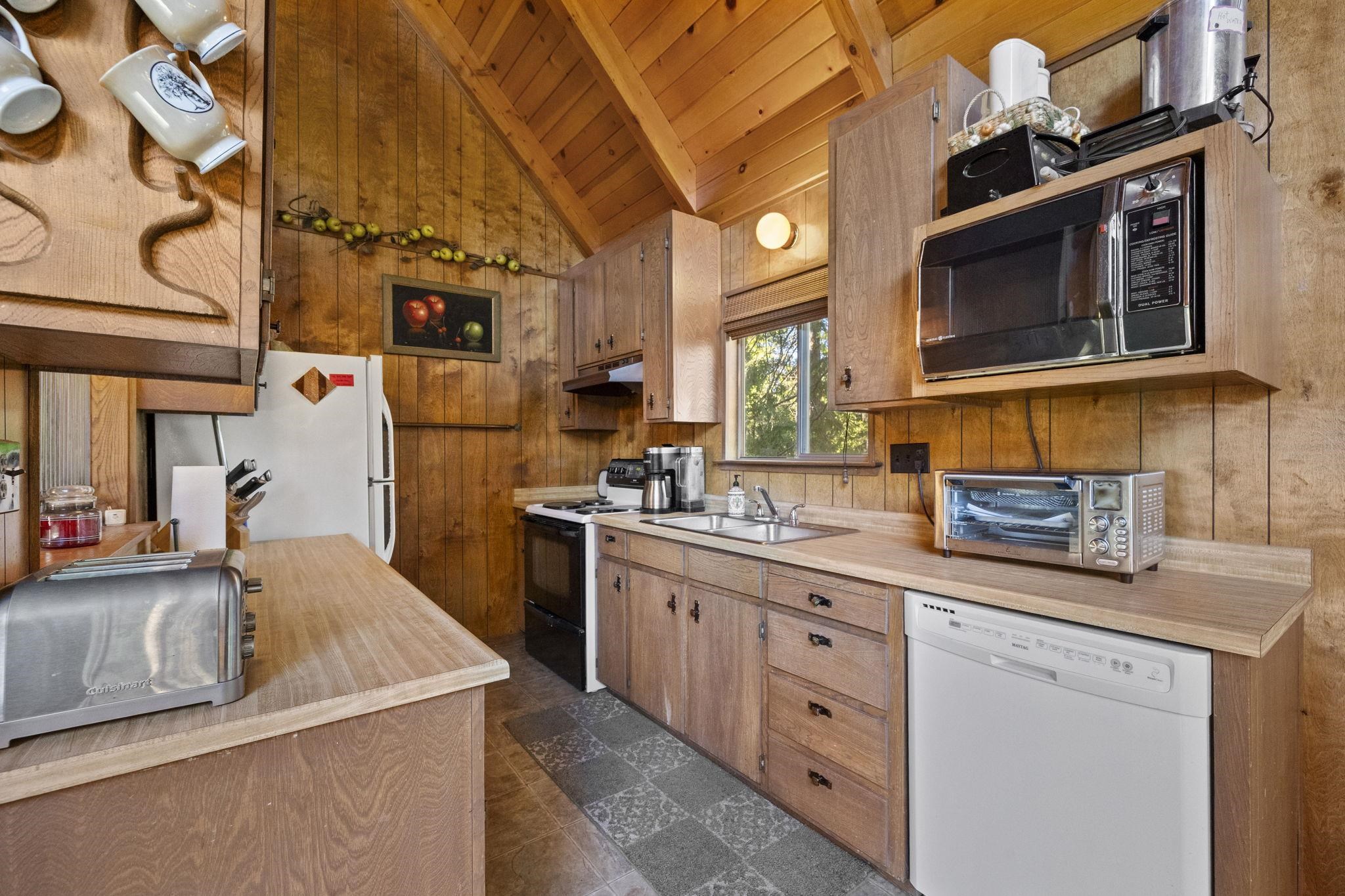 Detail Gallery Image 11 of 36 For 23500 Lakewood Dr, Twain Harte,  CA 95383 - 3 Beds | 2 Baths