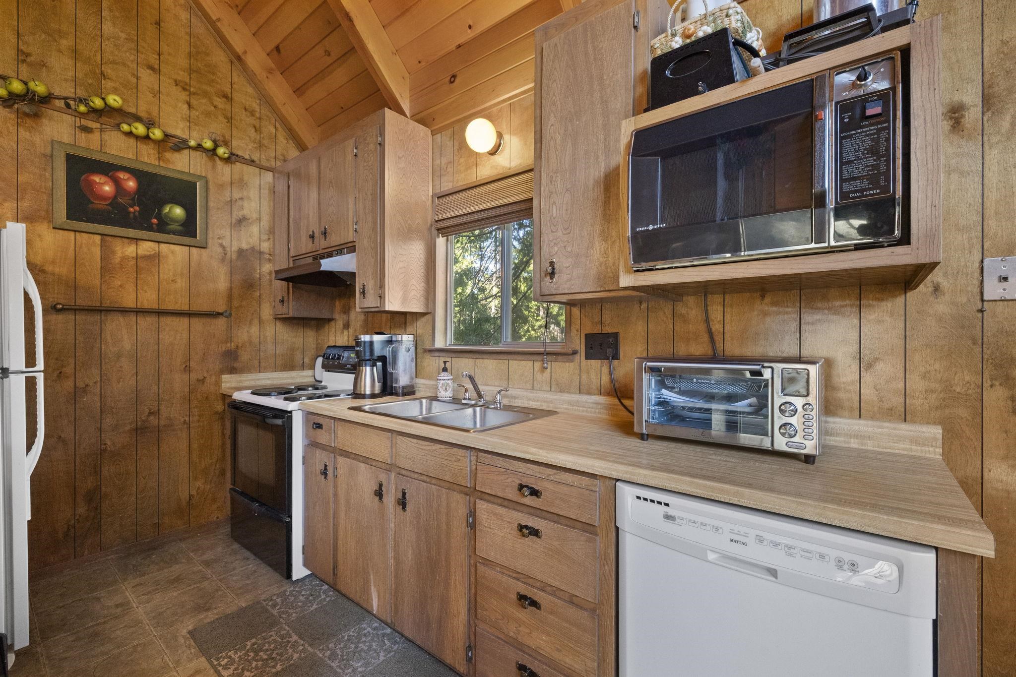 Detail Gallery Image 12 of 36 For 23500 Lakewood Dr, Twain Harte,  CA 95383 - 3 Beds | 2 Baths