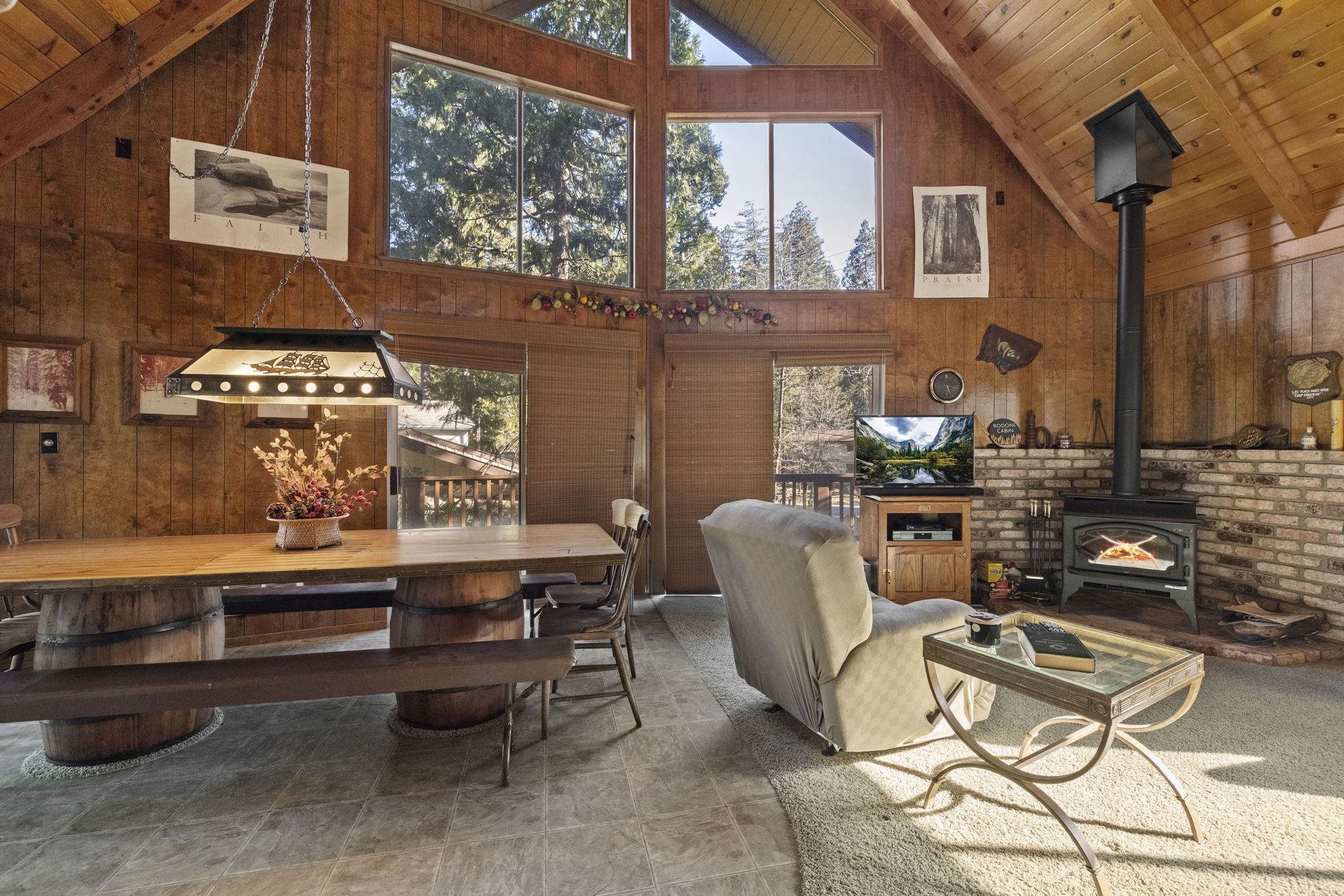 Detail Gallery Image 3 of 36 For 23500 Lakewood Dr, Twain Harte,  CA 95383 - 3 Beds | 2 Baths