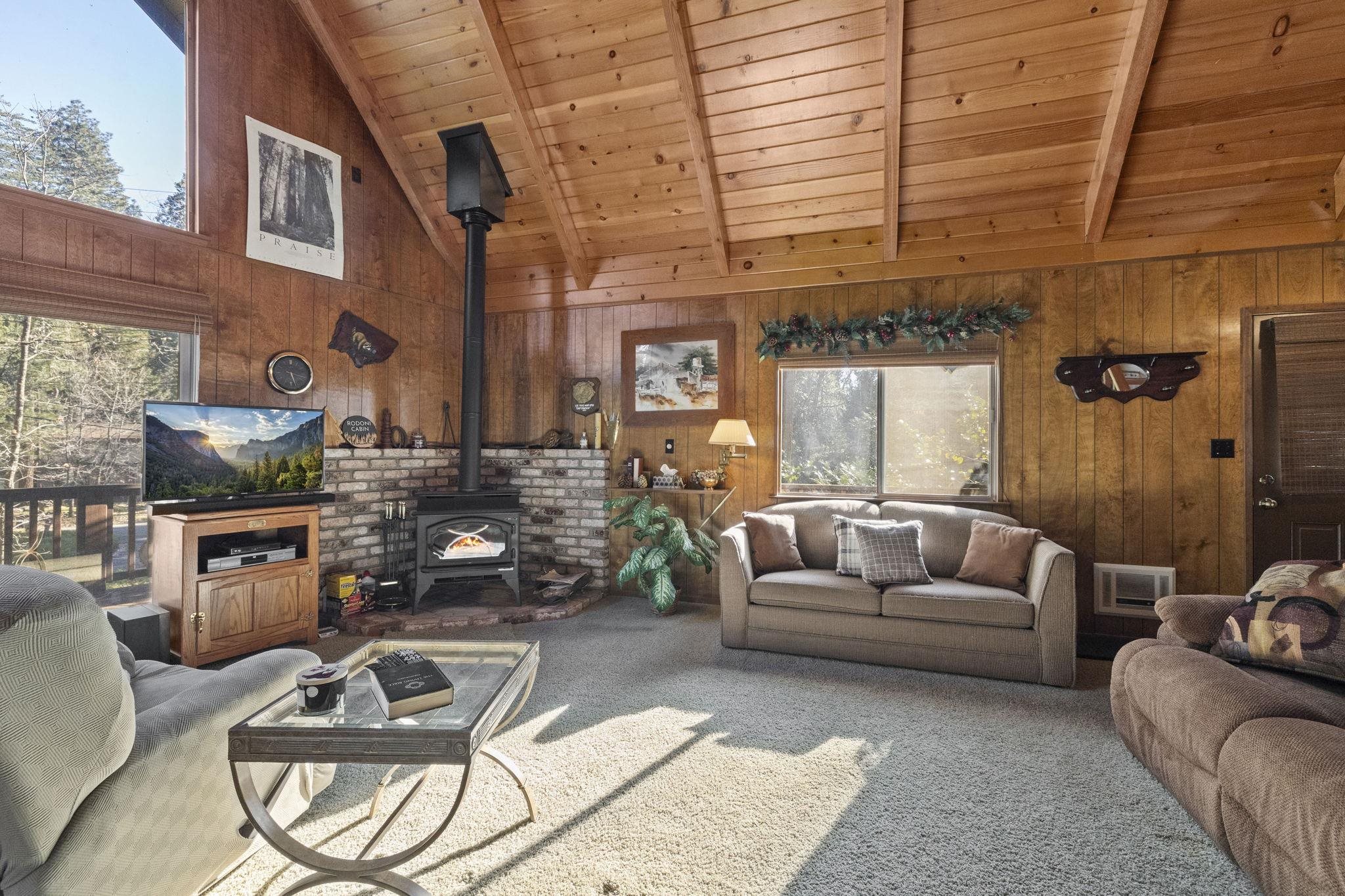 Detail Gallery Image 4 of 36 For 23500 Lakewood Dr, Twain Harte,  CA 95383 - 3 Beds | 2 Baths