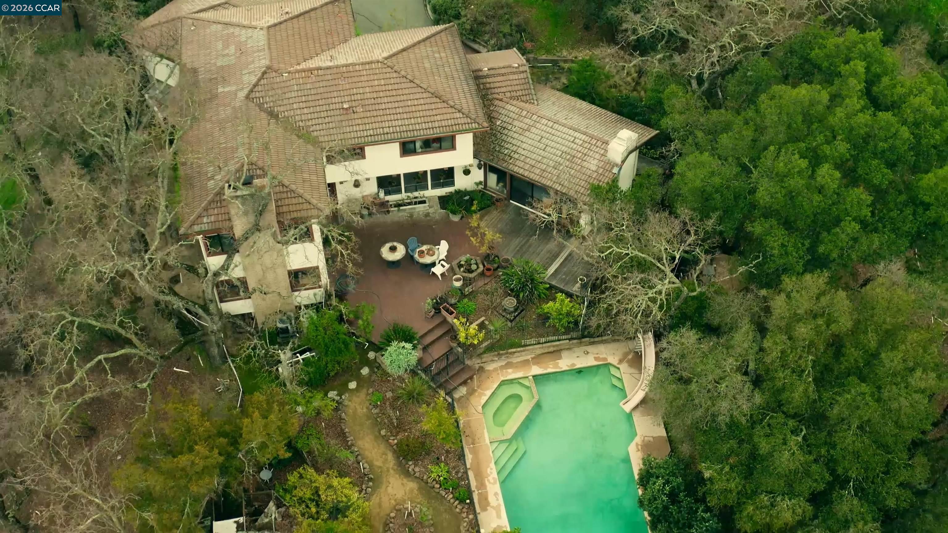 Detail Gallery Image 12 of 23 For 100 Los Balcones, Alamo,  CA 94507 - 5 Beds | 3/1 Baths