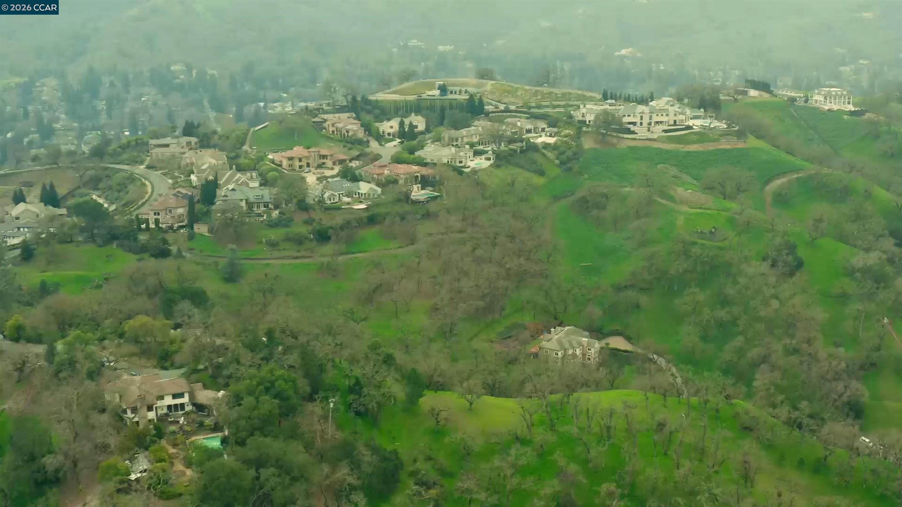 Detail Gallery Image 13 of 23 For 100 Los Balcones, Alamo,  CA 94507 - 5 Beds | 3/1 Baths