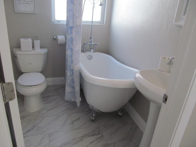 Detail Gallery Image 10 of 13 For 2807 Filbert St, Oakland,  CA 94607 - 3 Beds | 3 Baths