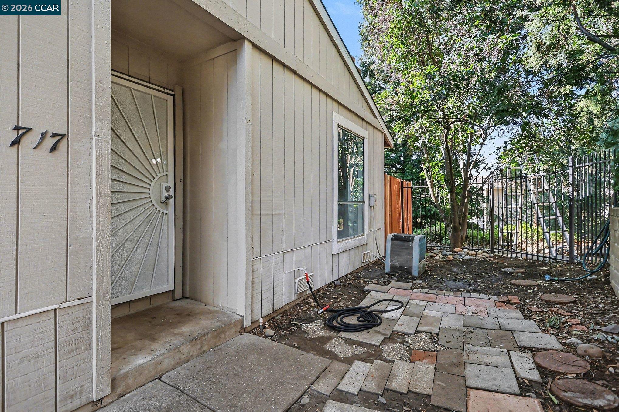 Detail Gallery Image 3 of 27 For 717 Beelard Dr, Vacaville,  CA 95687 - 2 Beds | 2 Baths