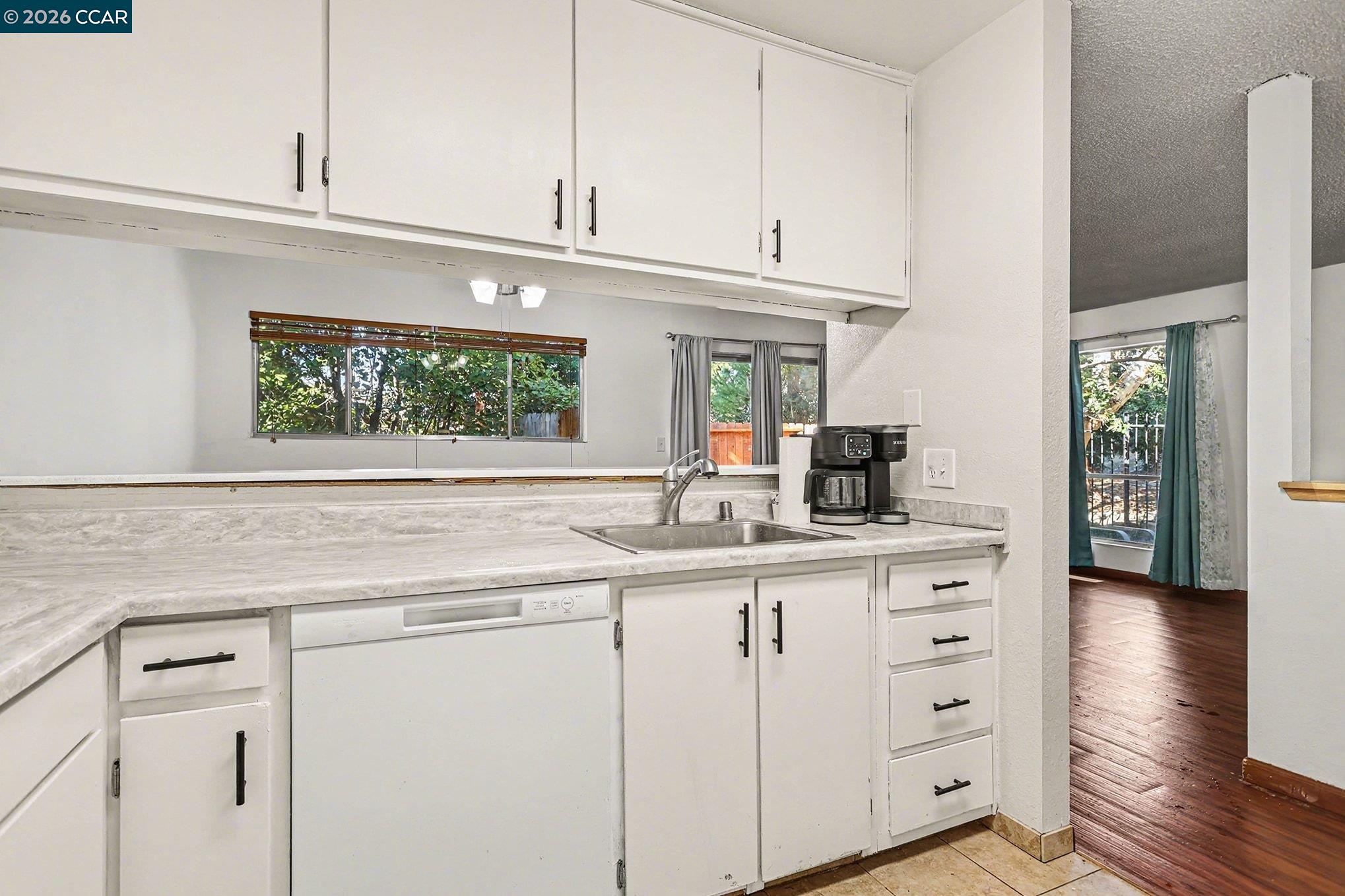 Detail Gallery Image 10 of 27 For 717 Beelard Dr, Vacaville,  CA 95687 - 2 Beds | 2 Baths