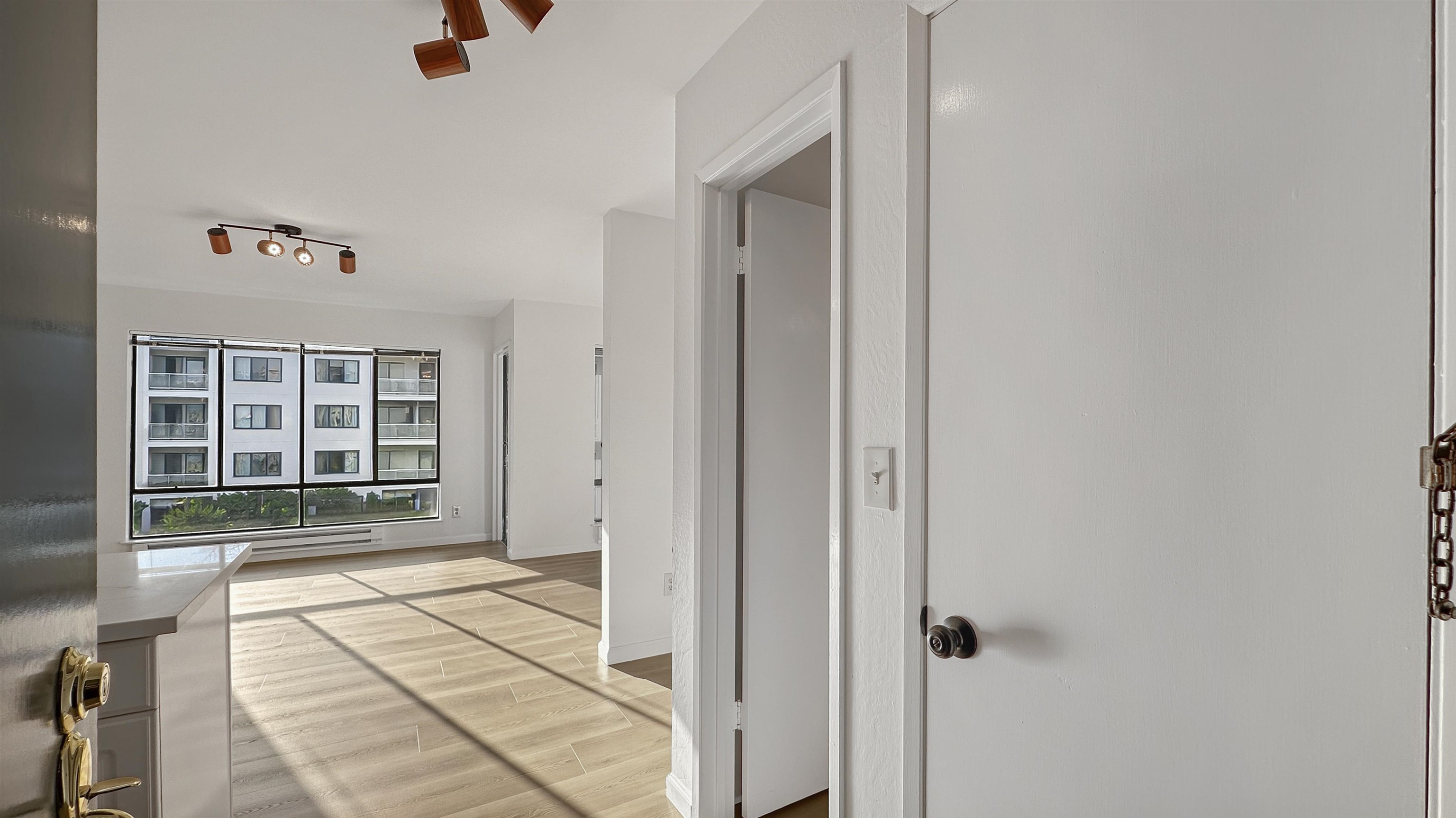 Photo #1: 41122021 Listing: Photo #1