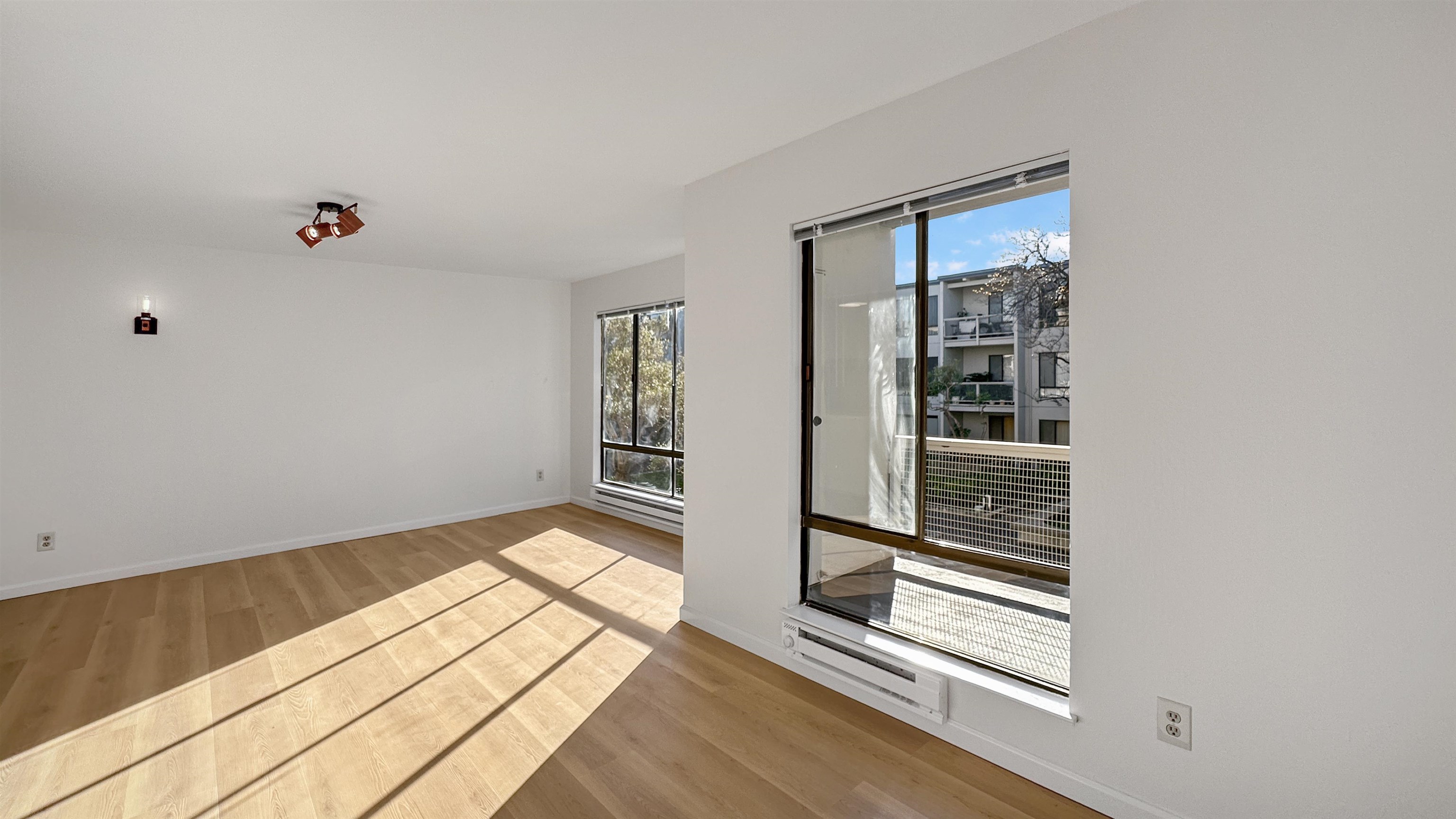 Photo #15: 41122021 Listing: Photo #15