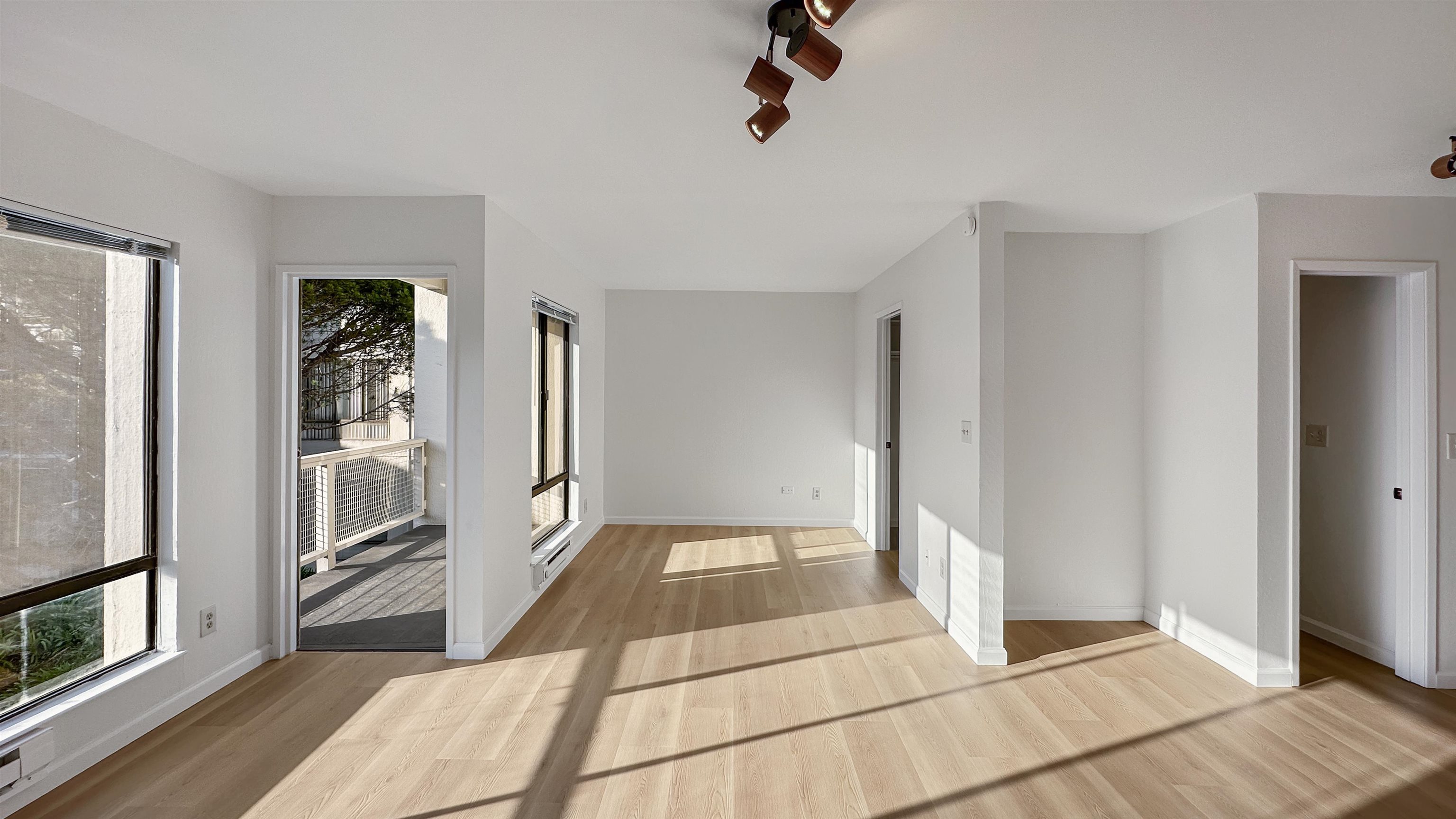 Photo #4: 41122021 Listing: Photo #4