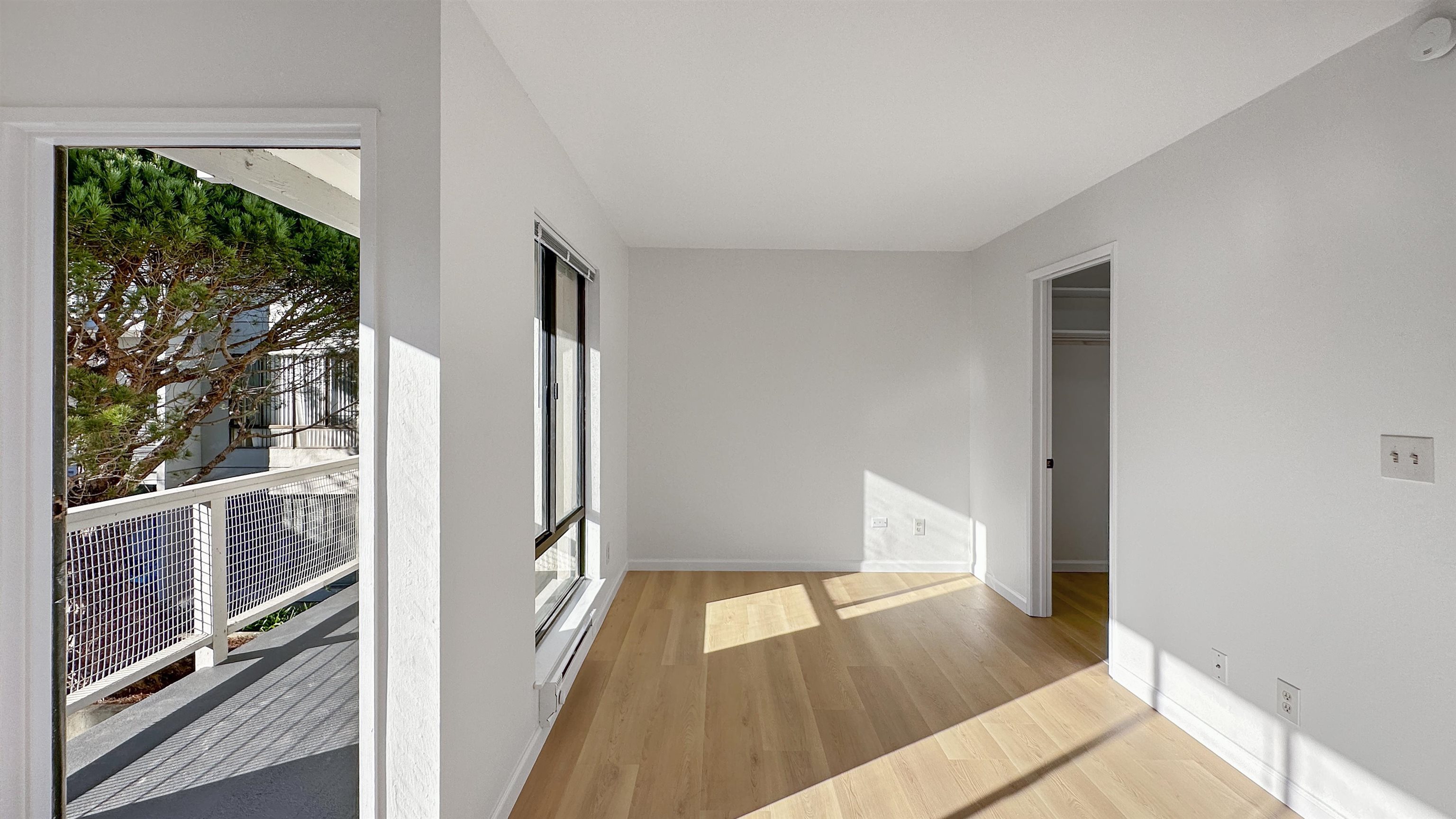 Photo #5: 41122021 Listing: Photo #5