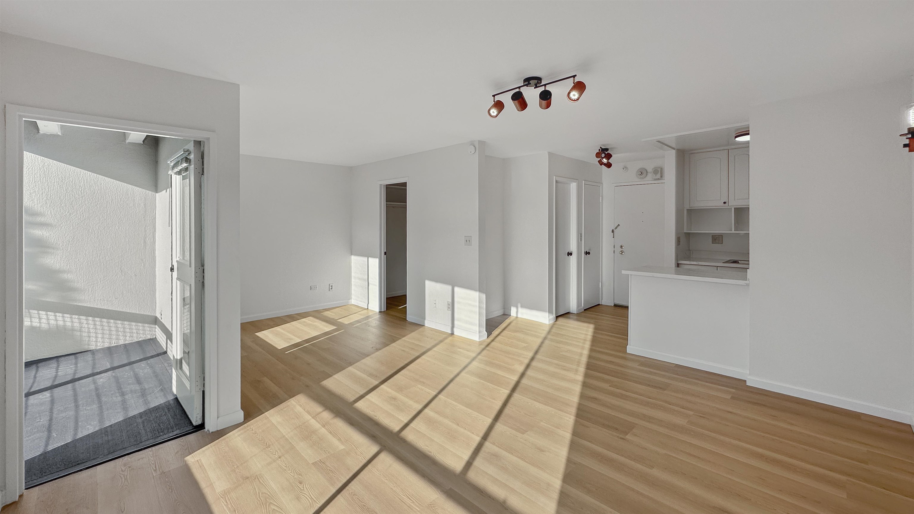 Photo #6: 41122021 Listing: Photo #6