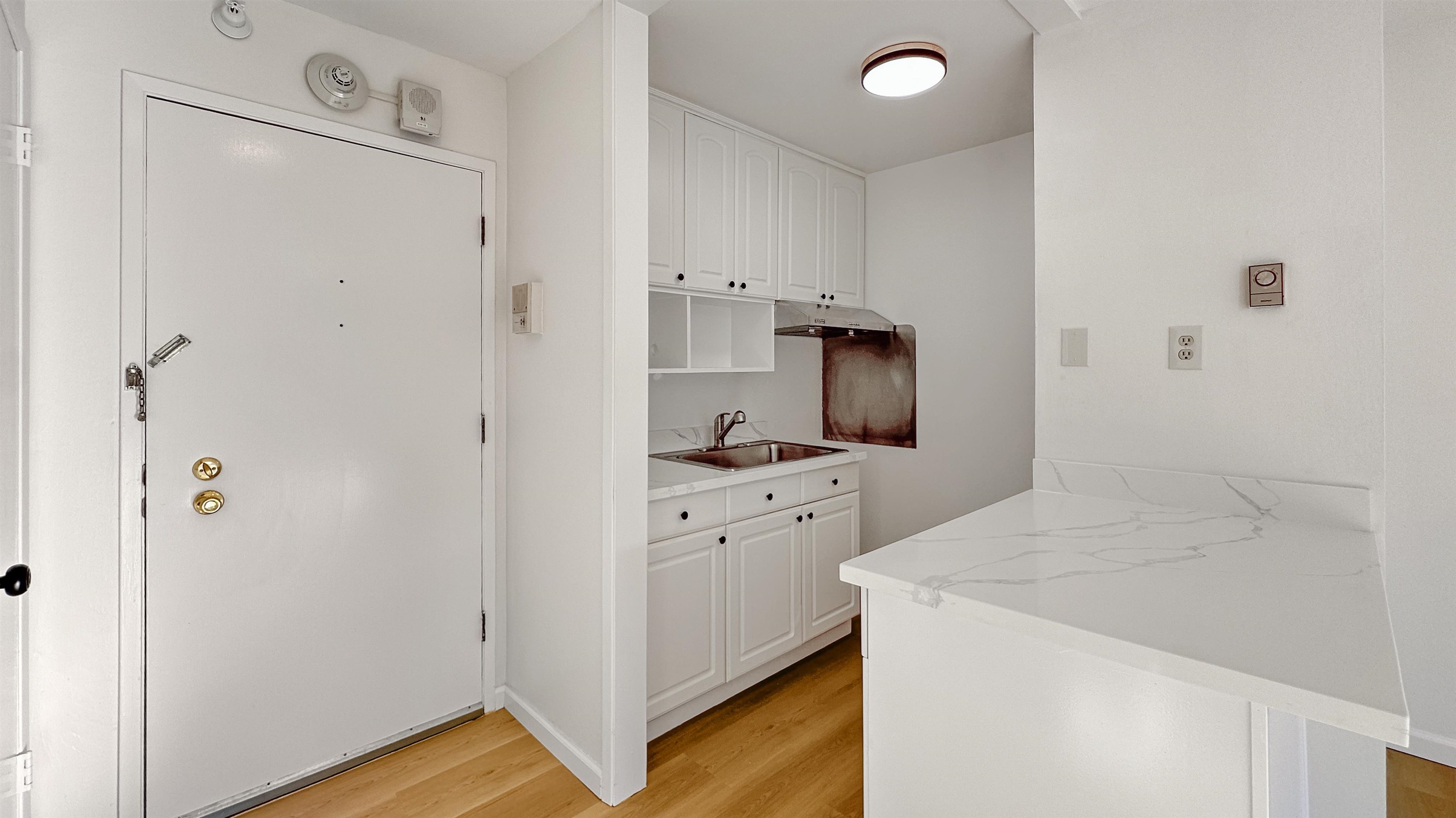 Photo #9: 41122021 Listing: Photo #9