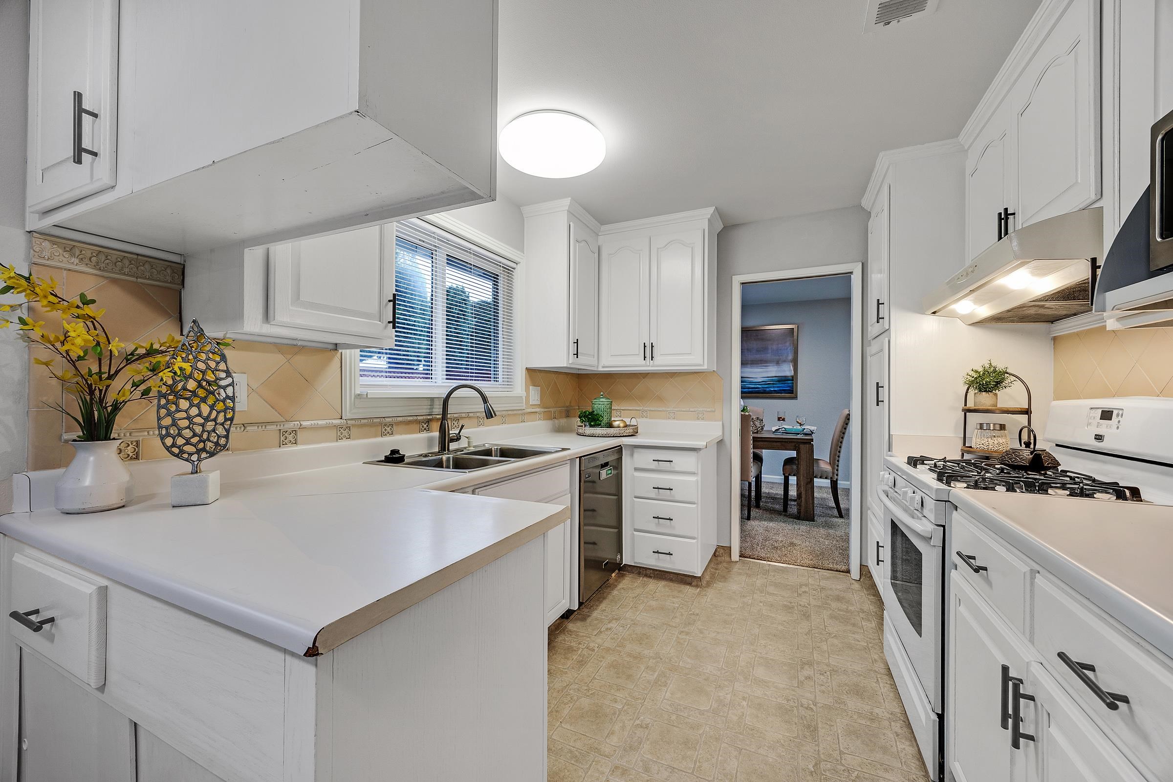 Detail Gallery Image 14 of 42 For 5287 Diane Lane, Livermore,  CA 94550 - 4 Beds | 2/1 Baths