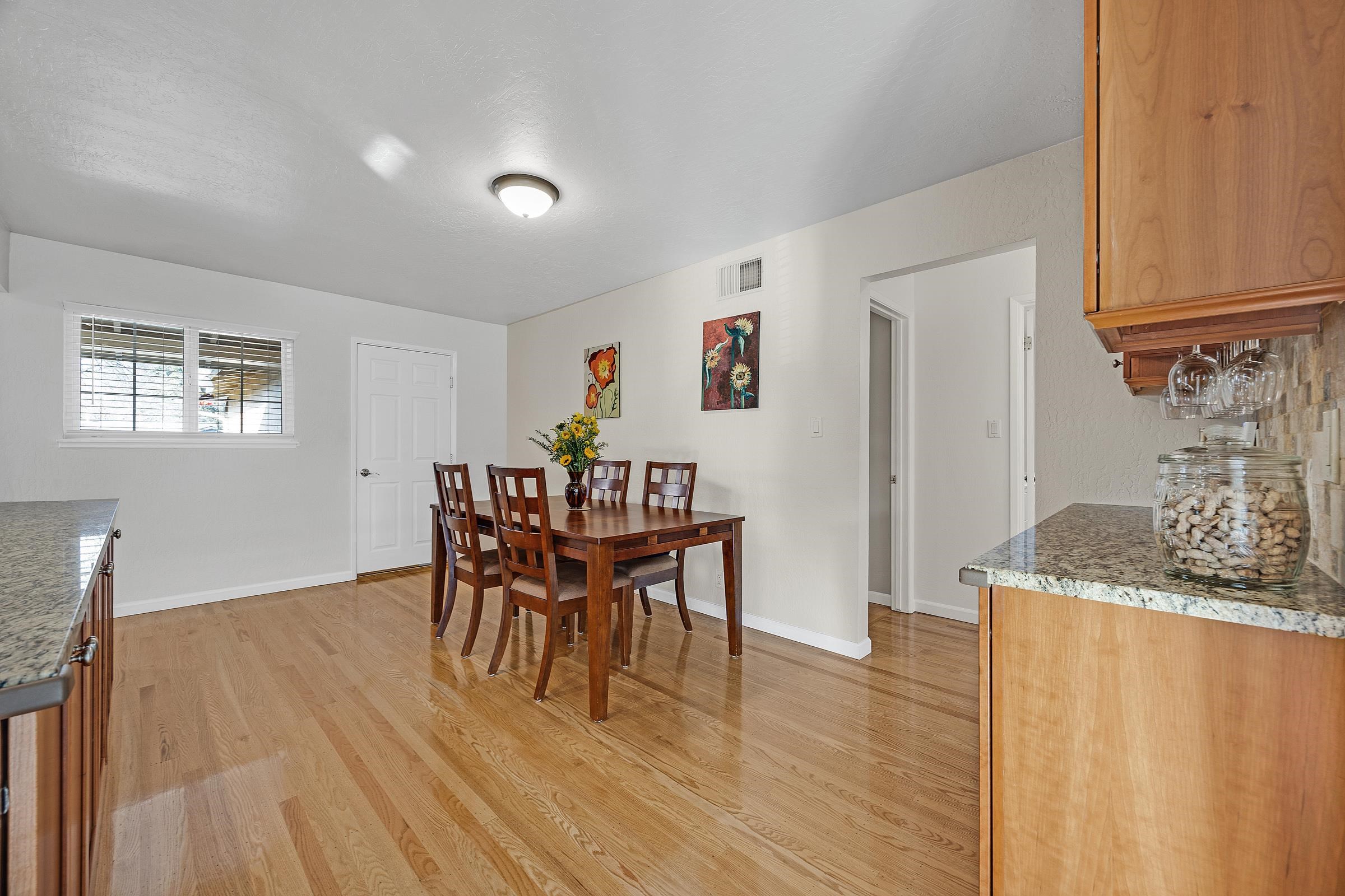 Detail Gallery Image 12 of 33 For 1009 Lisbon Avenue, Livermore,  CA 94550 - 3 Beds | 2 Baths