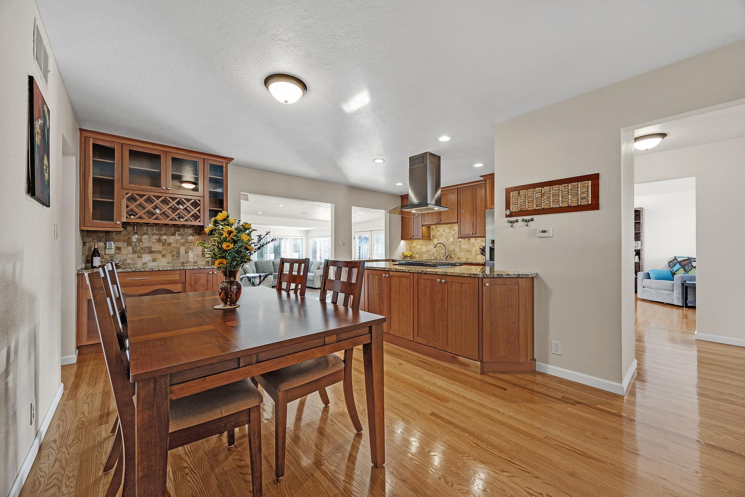 Detail Gallery Image 13 of 33 For 1009 Lisbon Avenue, Livermore,  CA 94550 - 3 Beds | 2 Baths