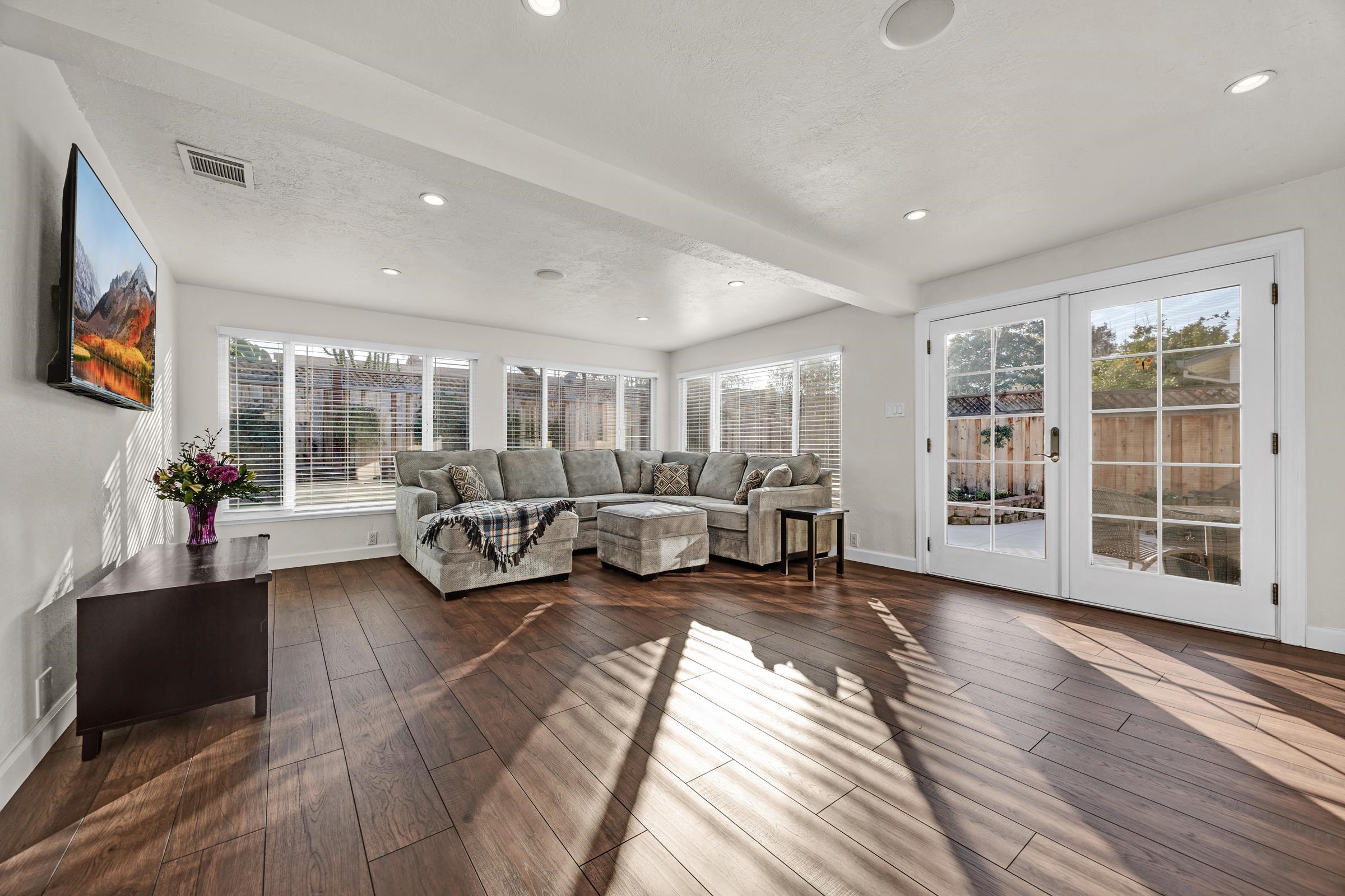 Detail Gallery Image 15 of 33 For 1009 Lisbon Avenue, Livermore,  CA 94550 - 3 Beds | 2 Baths