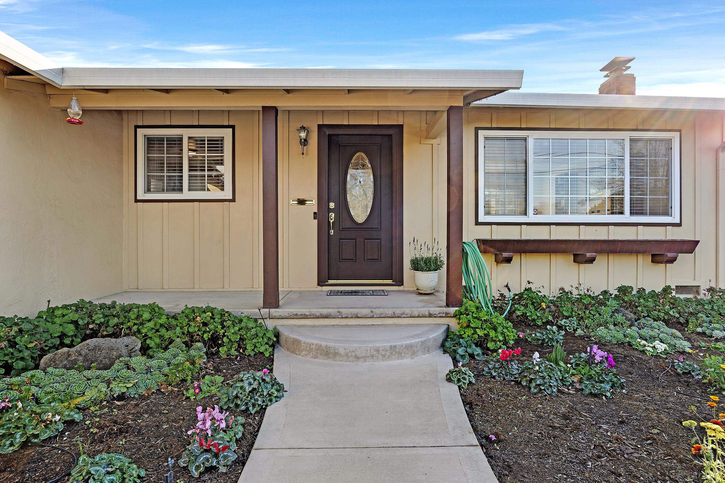 Detail Gallery Image 4 of 33 For 1009 Lisbon Avenue, Livermore,  CA 94550 - 3 Beds | 2 Baths