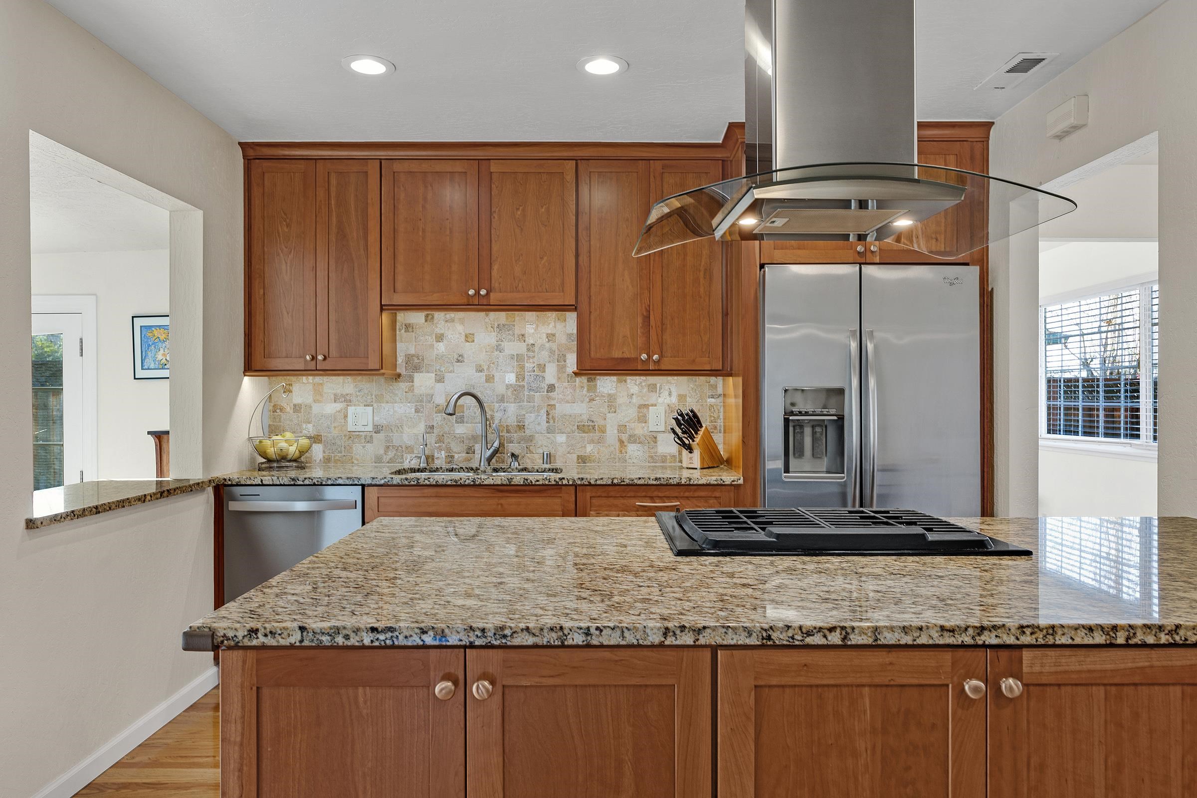 Detail Gallery Image 7 of 33 For 1009 Lisbon Avenue, Livermore,  CA 94550 - 3 Beds | 2 Baths