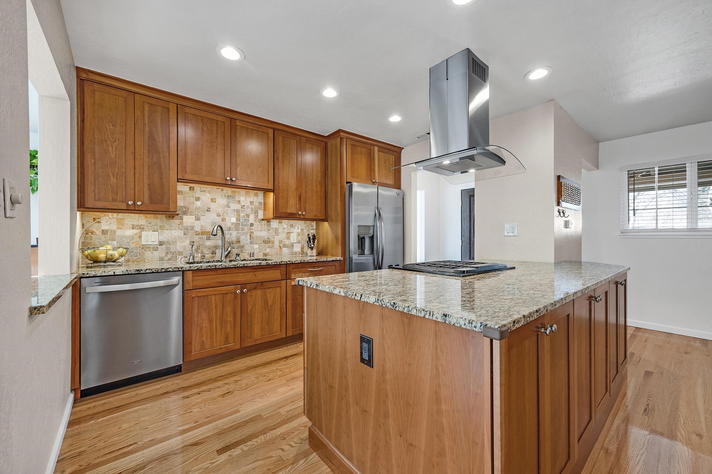 Detail Gallery Image 9 of 33 For 1009 Lisbon Avenue, Livermore,  CA 94550 - 3 Beds | 2 Baths